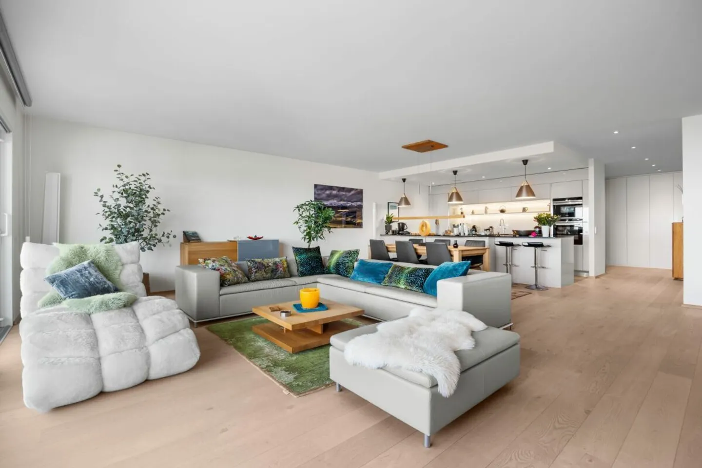 Superb apartment on a single level - Photo 3 of 23