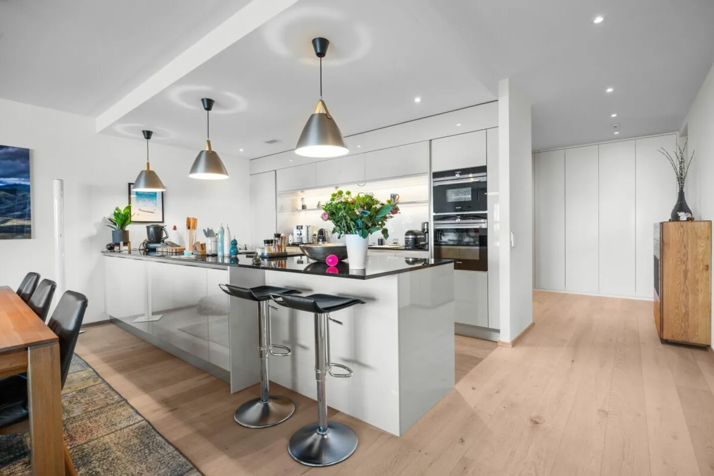 Superb apartment on a single level - Photo 4 of 23