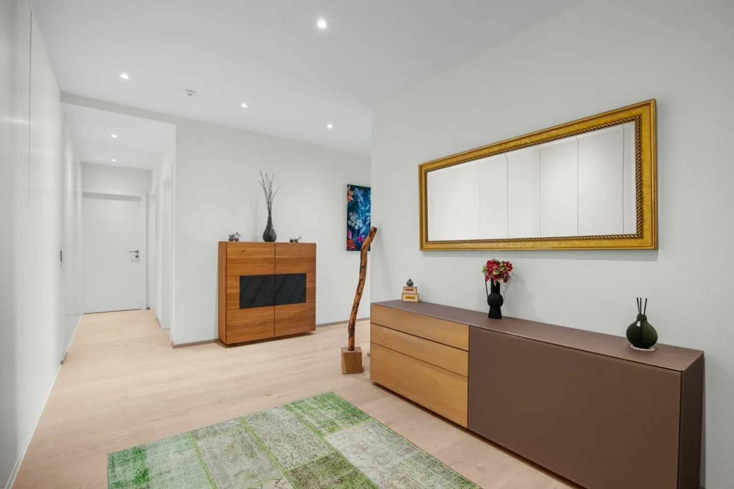 Superb apartment on a single level - Photo 8 of 23