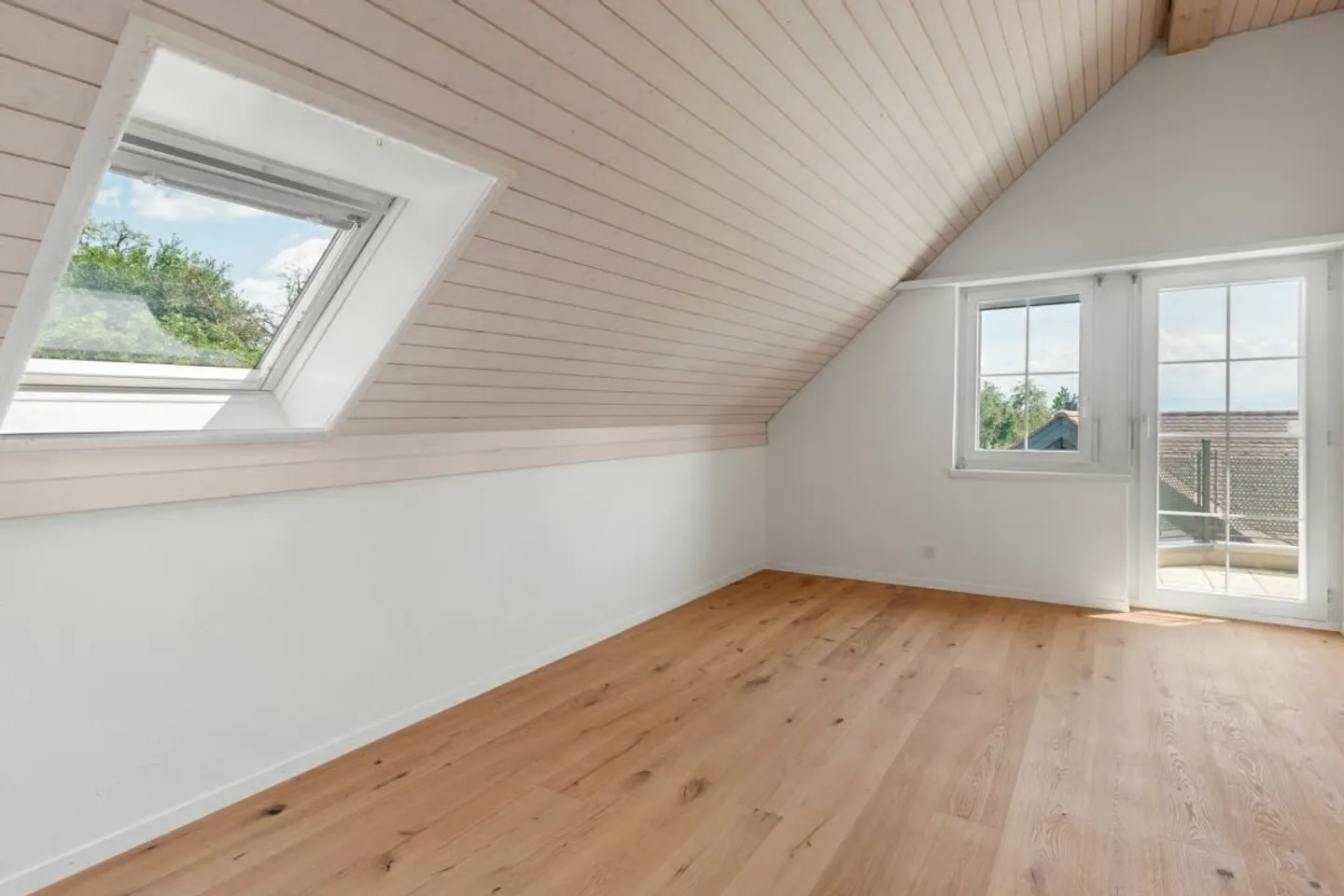 Renovated Maisonette with Balcony, View, Lots of Charm and Air Conditioning - Photo 5 of 11