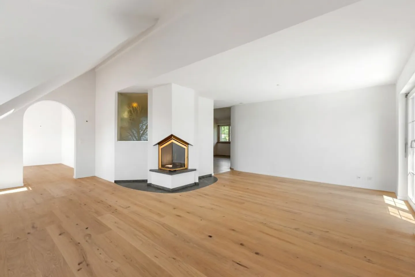 Renovated Maisonette with Balcony, View, Lots of Charm and Air Conditioning - Photo 6 of 11