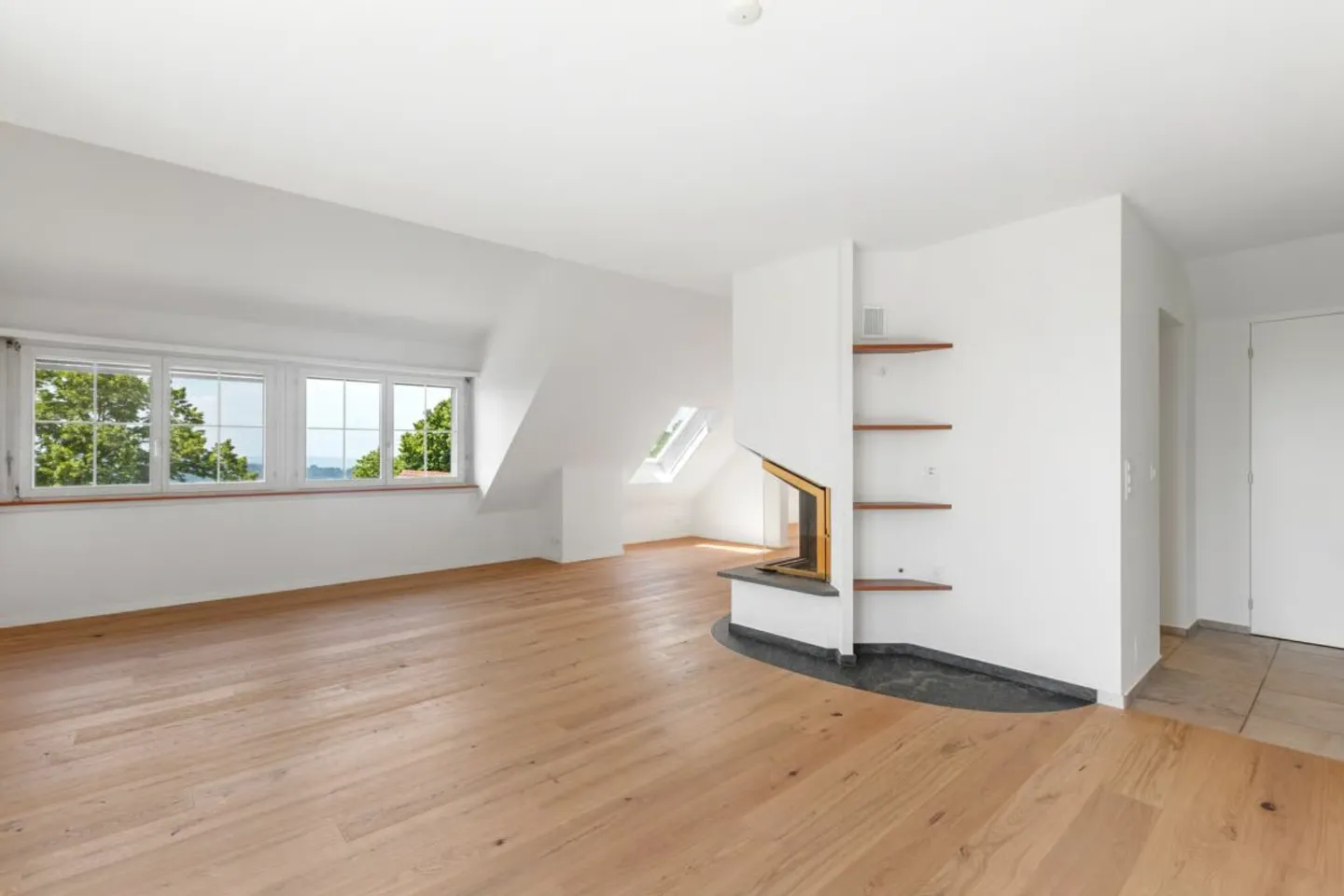 Renovated Maisonette with Balcony, View, Lots of Charm and Air Conditioning - Photo 7 of 11