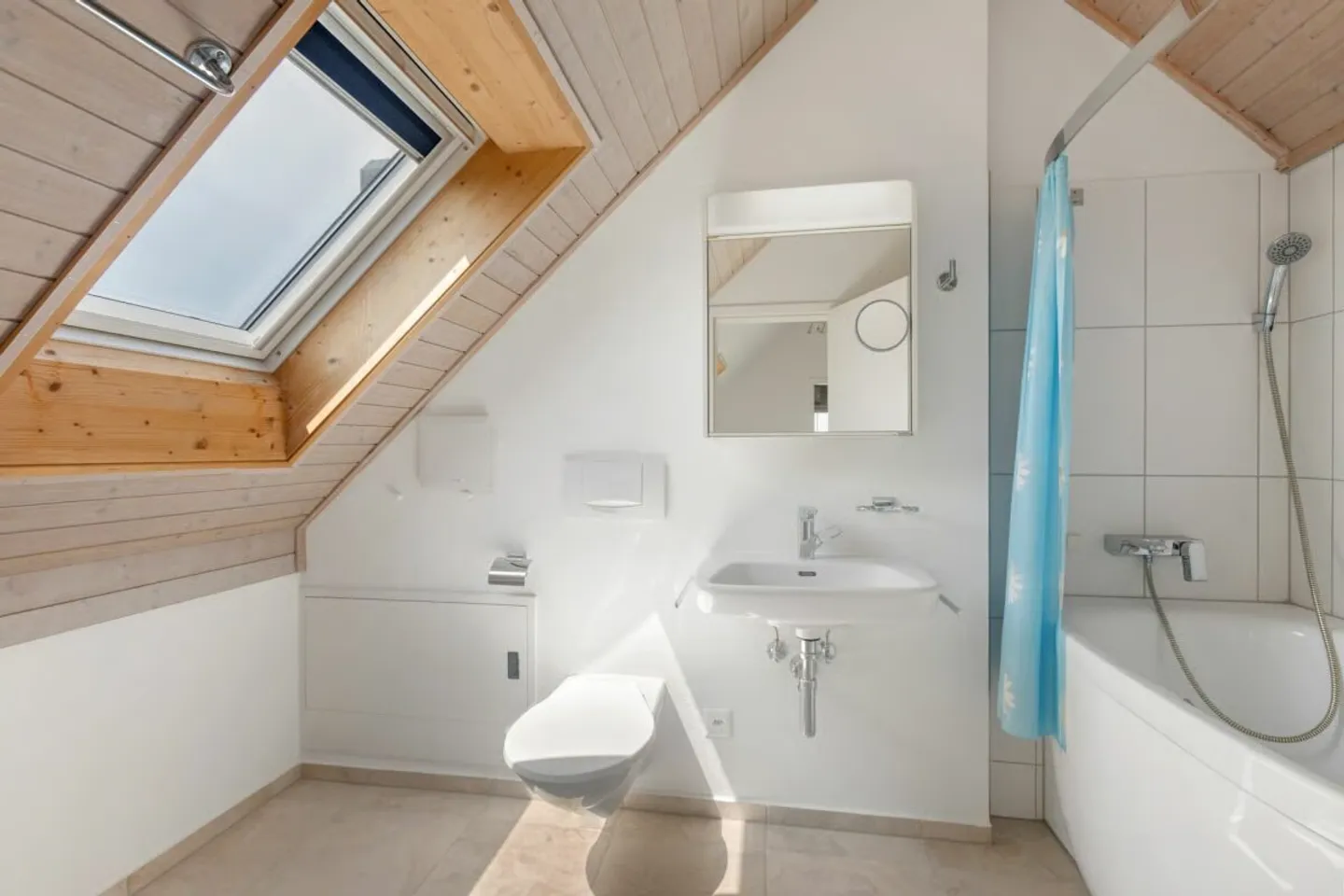 Renovated Maisonette with Balcony, View, Lots of Charm and Air Conditioning - Photo 11 of 11