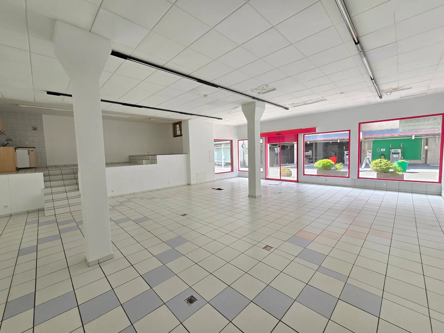 Gewerbefläche - Sion - Mietmöglichkeit - EXKLUSIVITÄT - Foto 2 von 13