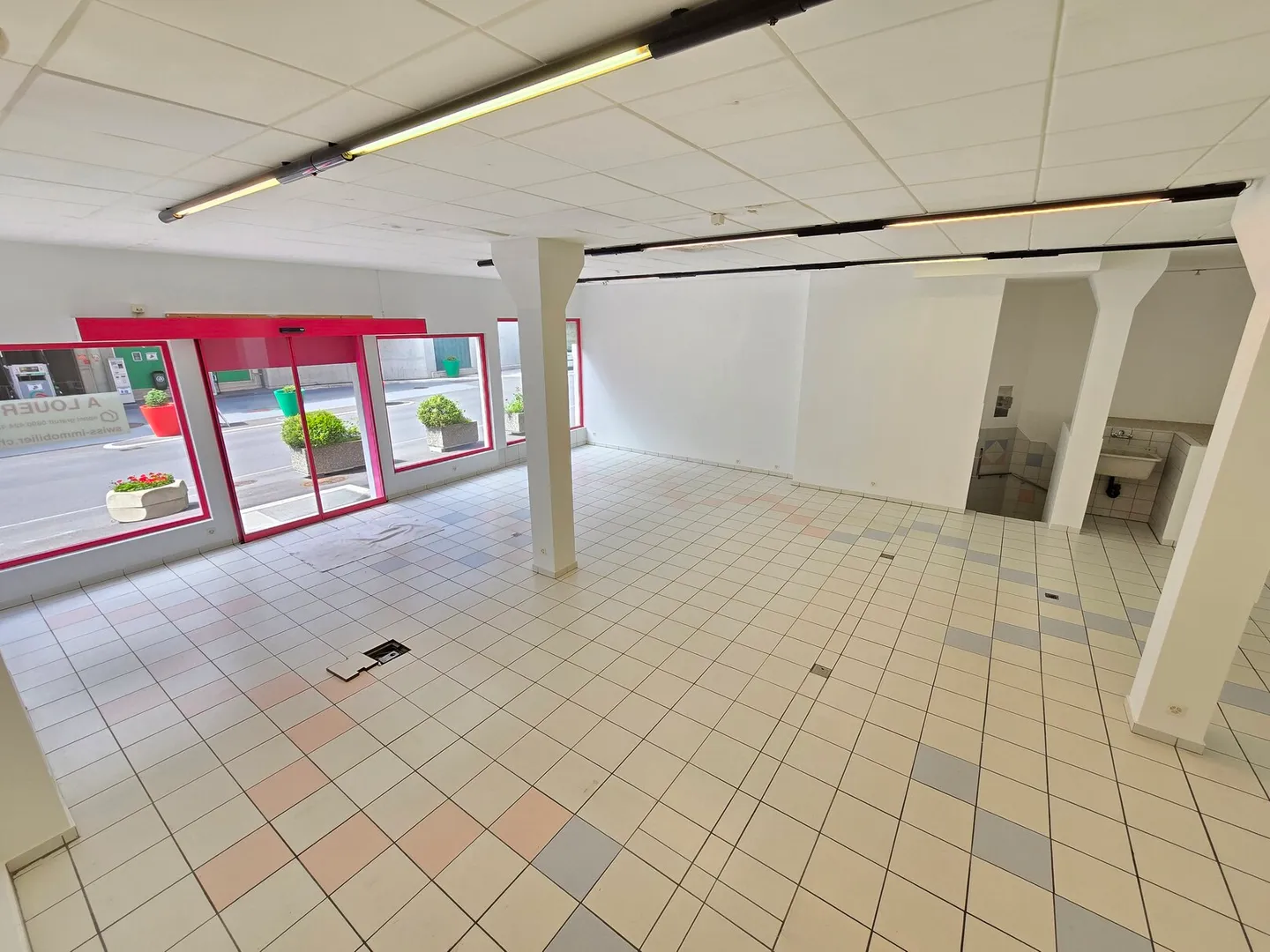 Gewerbefläche - Sion - Mietmöglichkeit - EXKLUSIVITÄT - Foto 3 von 13