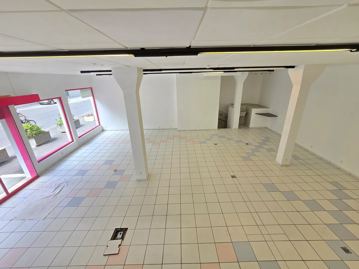 Gewerbefläche - Sion - Mietmöglichkeit - EXKLUSIVITÄT - Foto 4 von 13