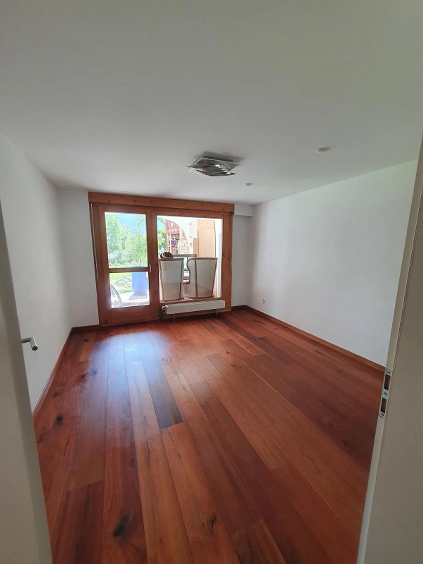 Charming Garden Apartment in Rodels - Photo 12 of 16