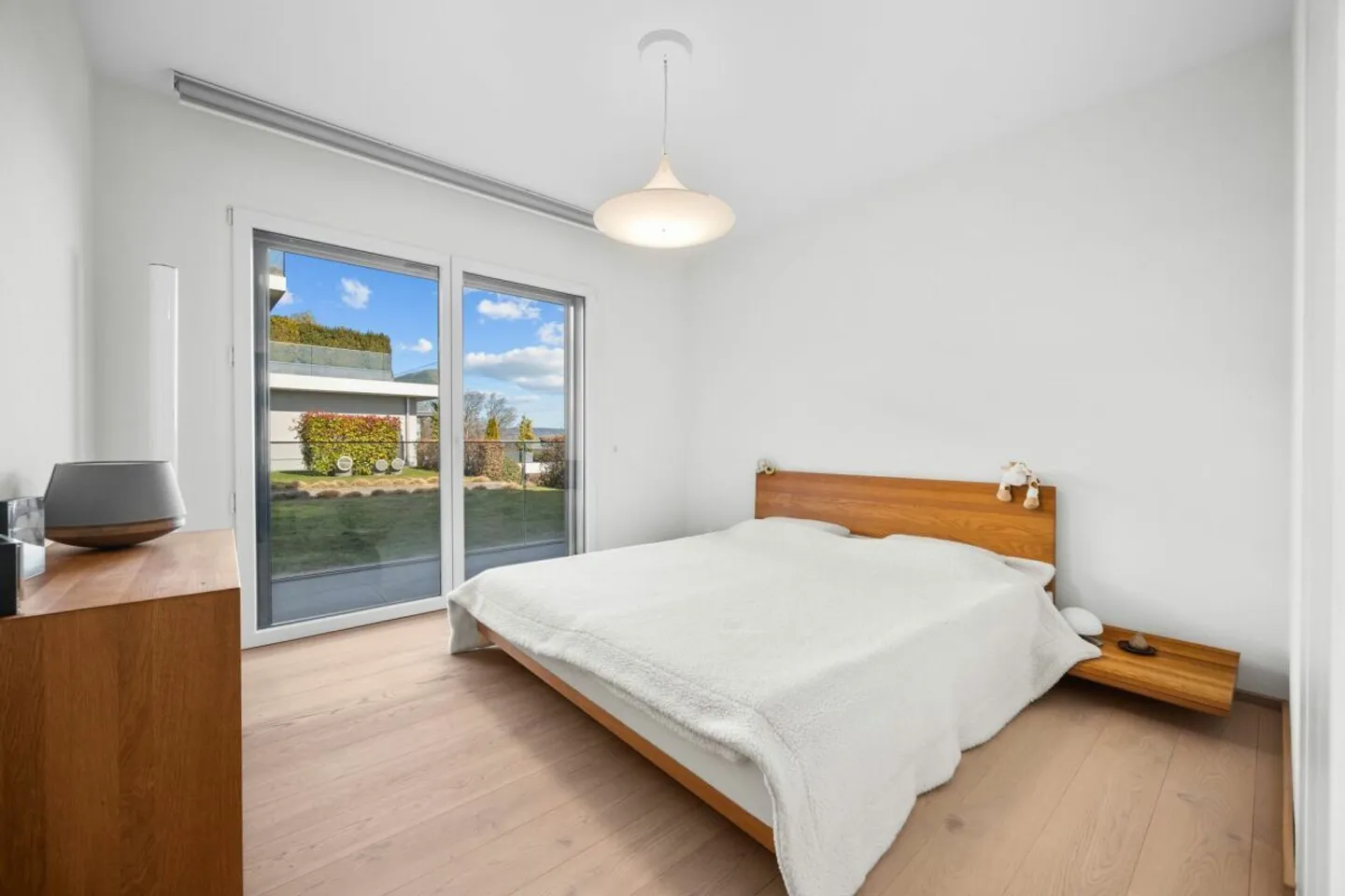 Superb apartment on a single level - Photo 11 of 23