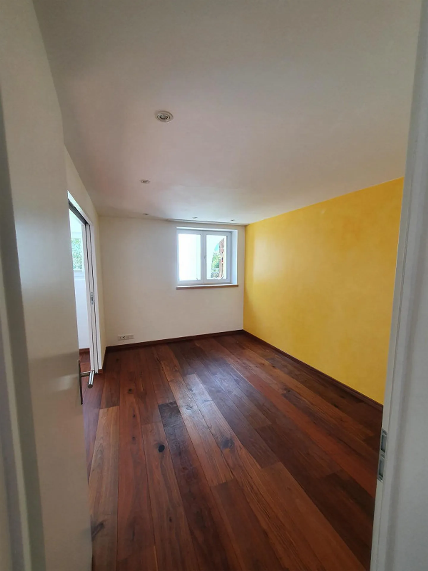 Charming Garden Apartment in Rodels - Photo 8 of 16