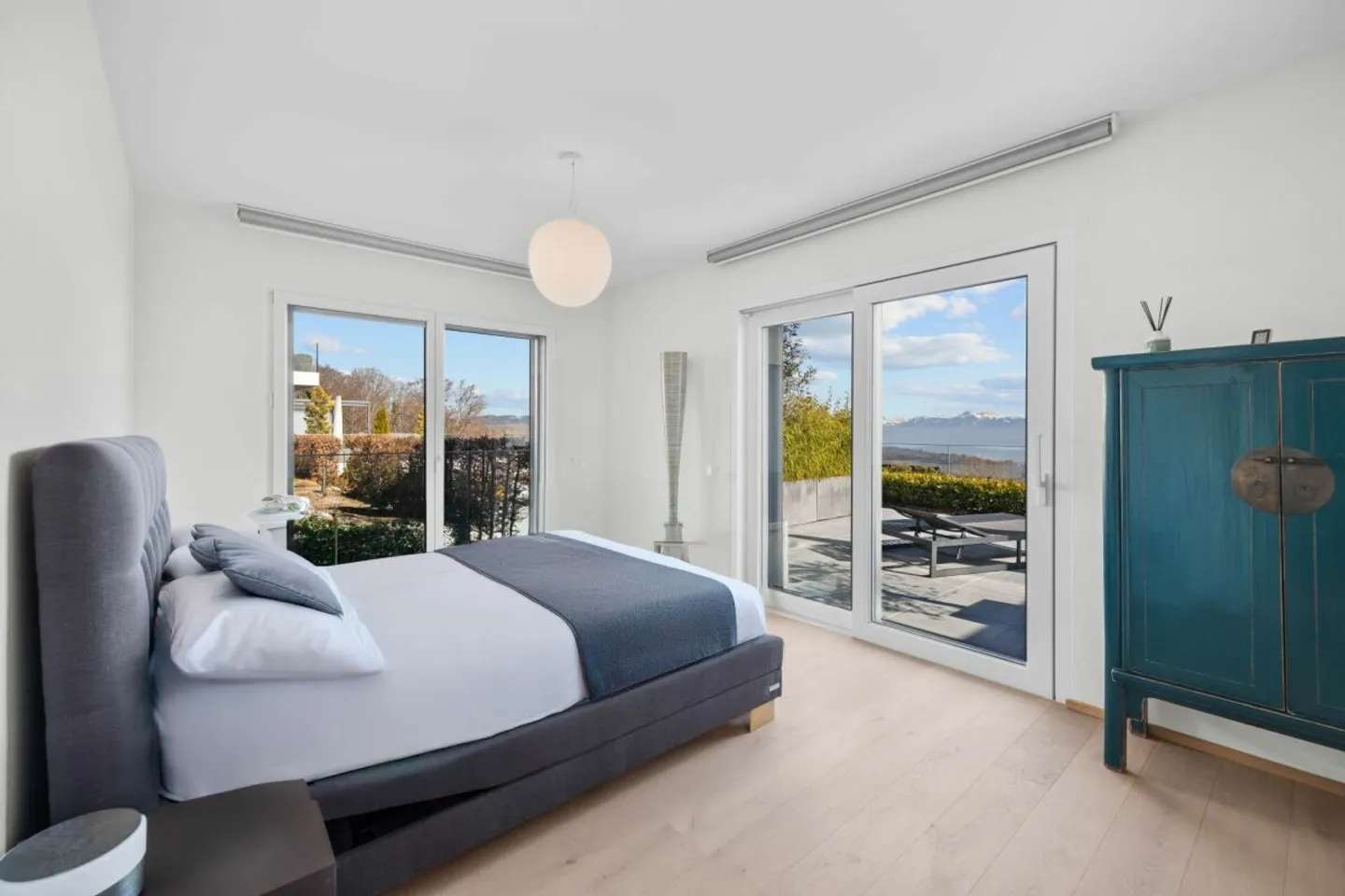 Superb apartment on a single level - Photo 13 of 23