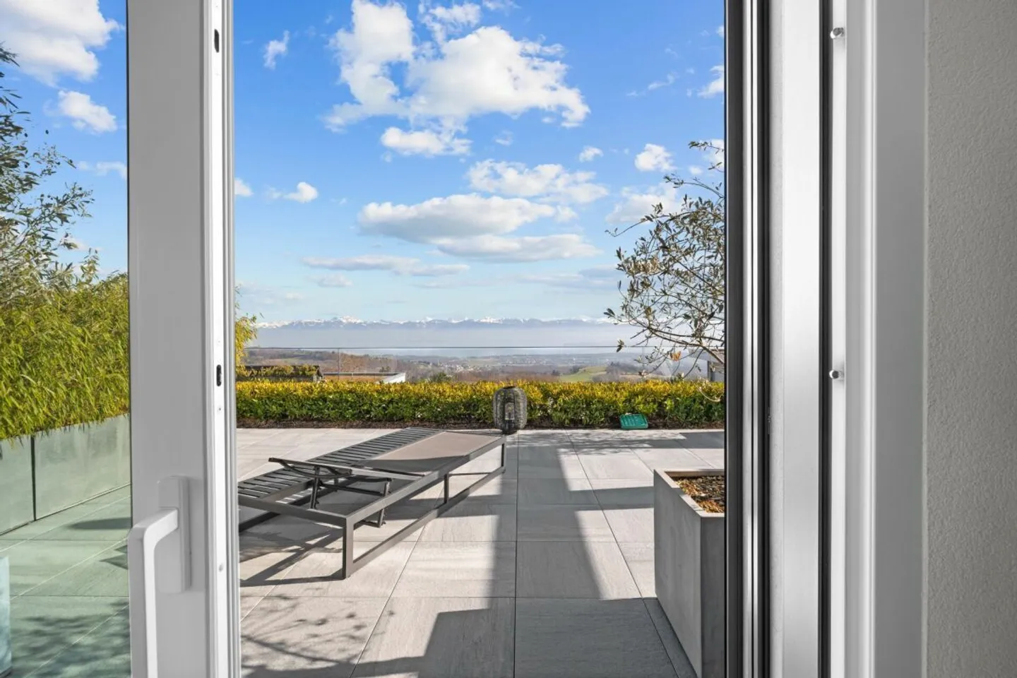 Superb apartment on a single level - Photo 14 of 23