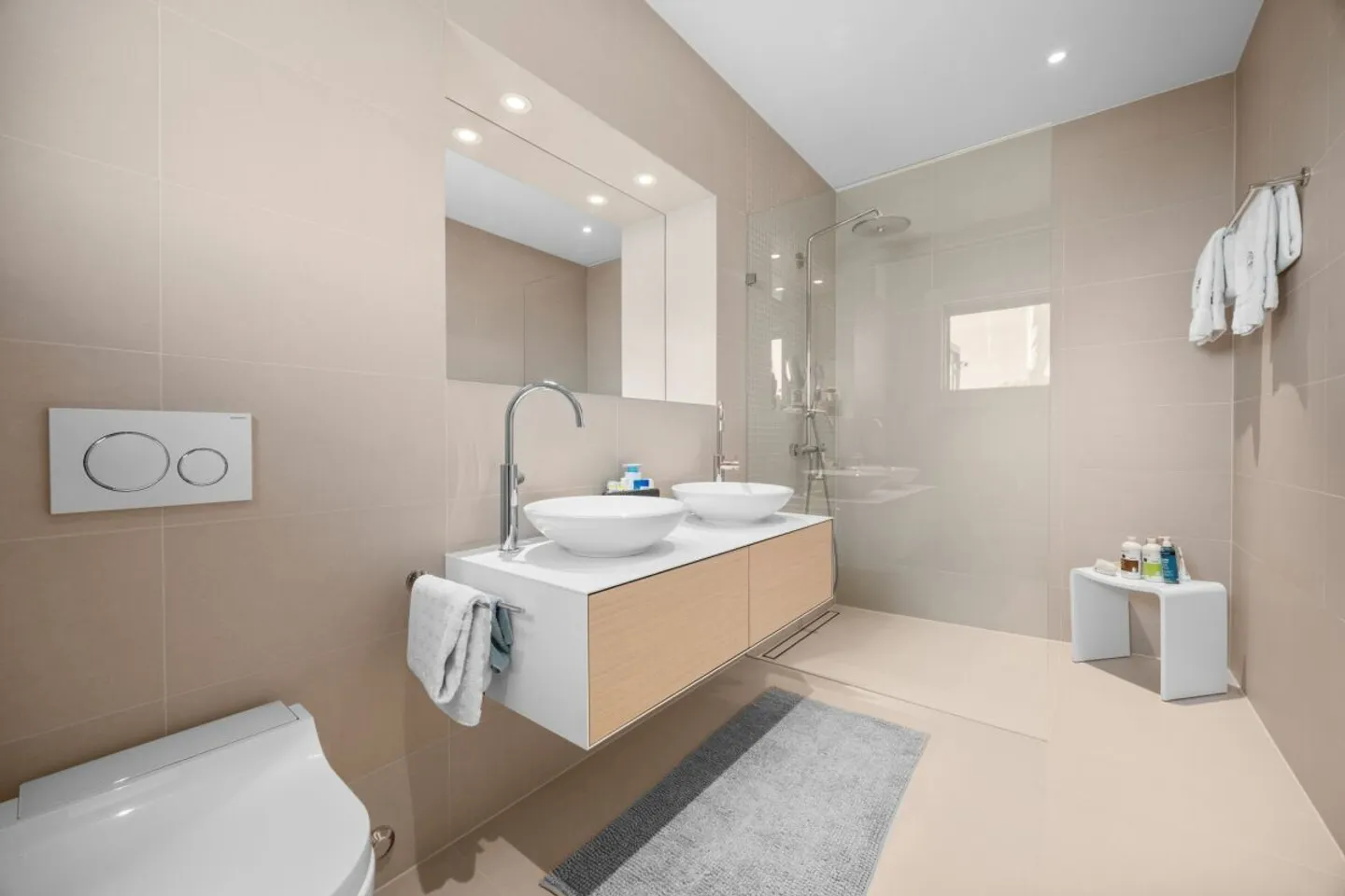 Superb apartment on a single level - Photo 15 of 23