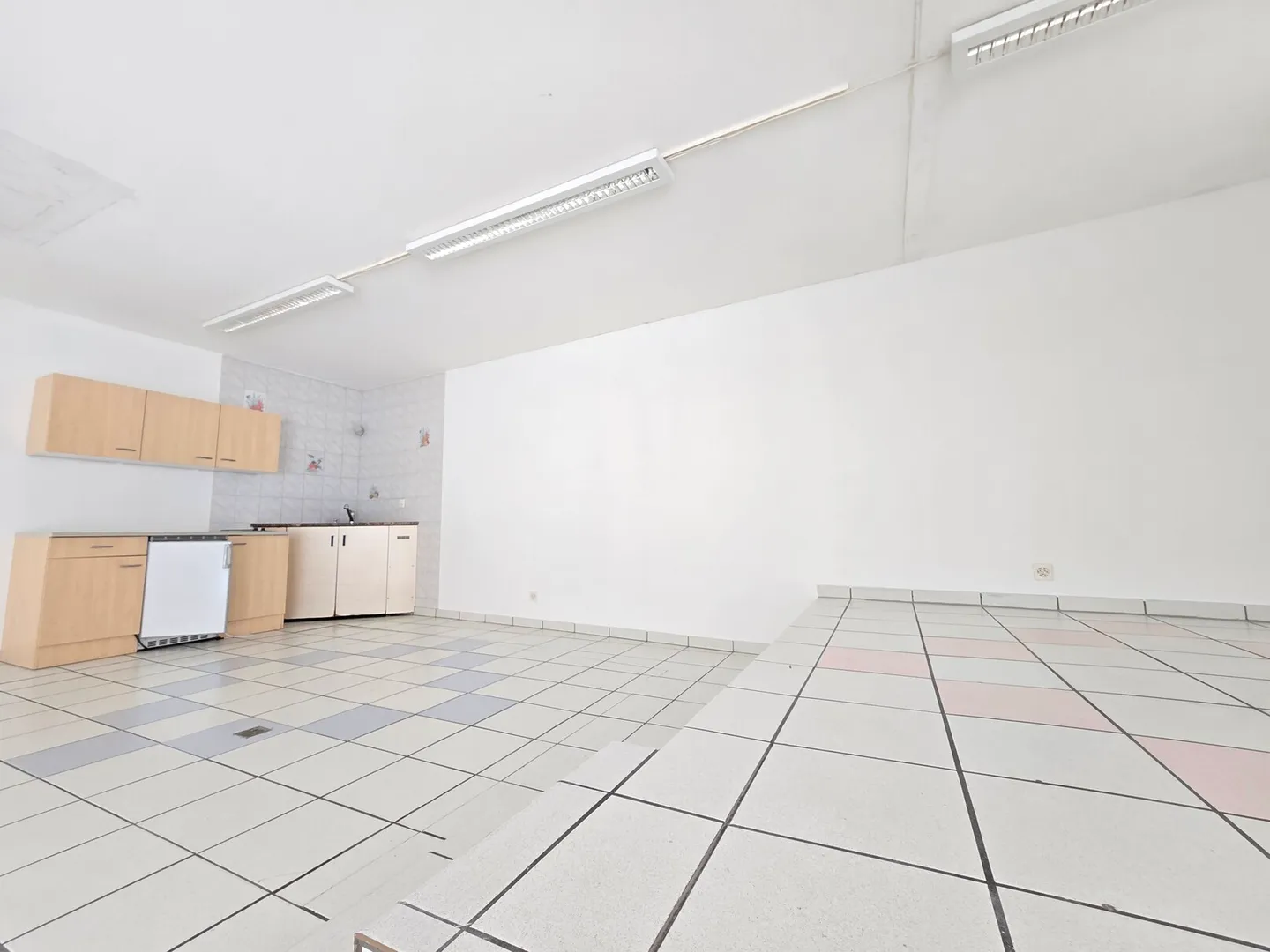 Gewerbefläche - Sion - Mietmöglichkeit - EXKLUSIVITÄT - Foto 7 von 13