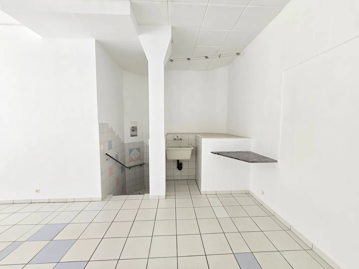 Gewerbefläche - Sion - Mietmöglichkeit - EXKLUSIVITÄT - Foto 9 von 13