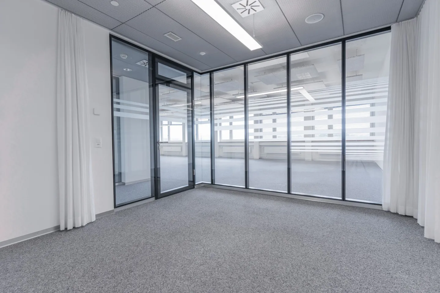 Ufficio pronto per essere occupato nel Stücki Business Park - Foto 2 di 11