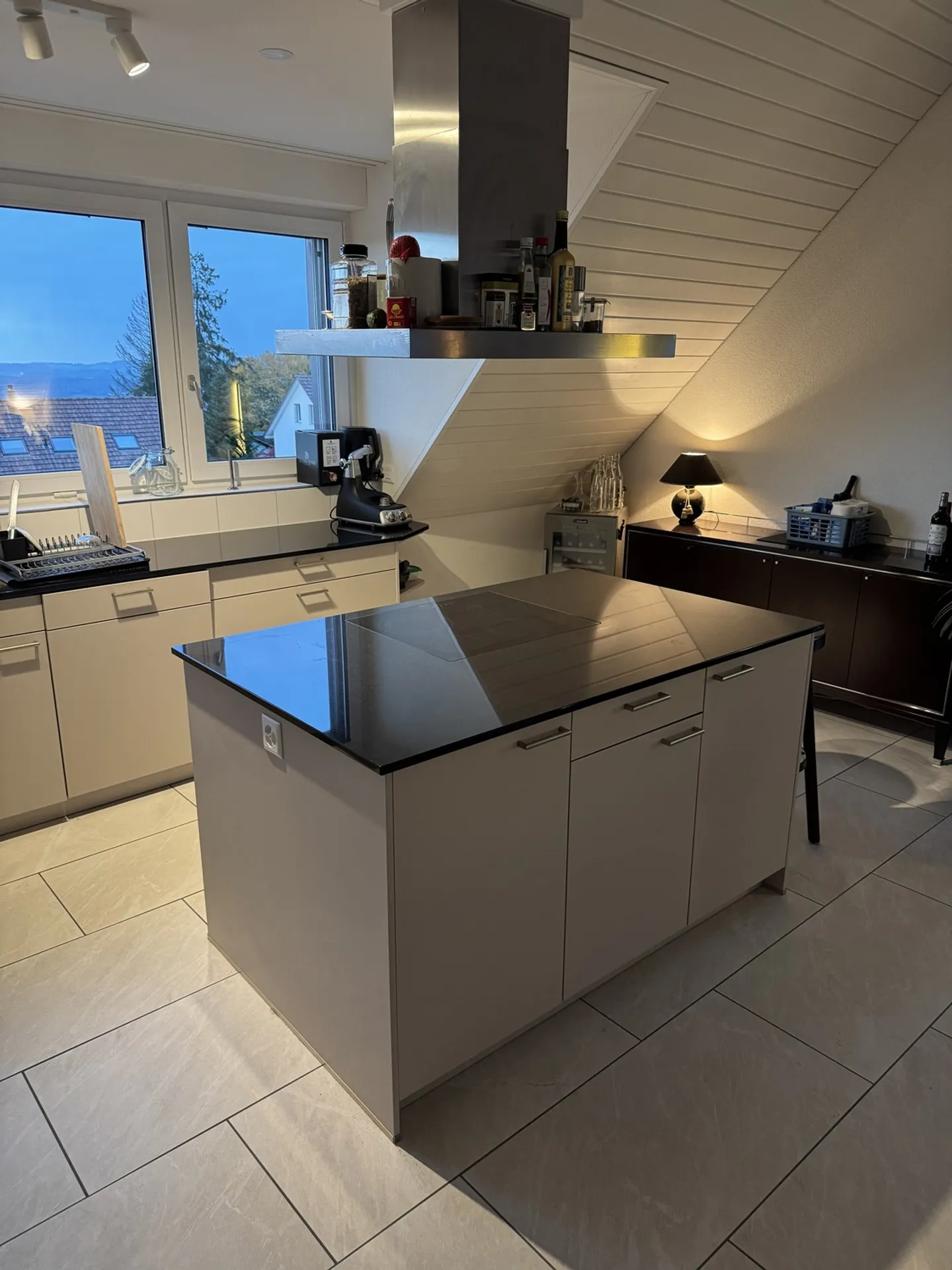 4½ ROOM MAISONETTE APARTMENT IN PFAFFHAUSEN (ZH), FURNISHED, TEMPORARY - Photo 4 of 10