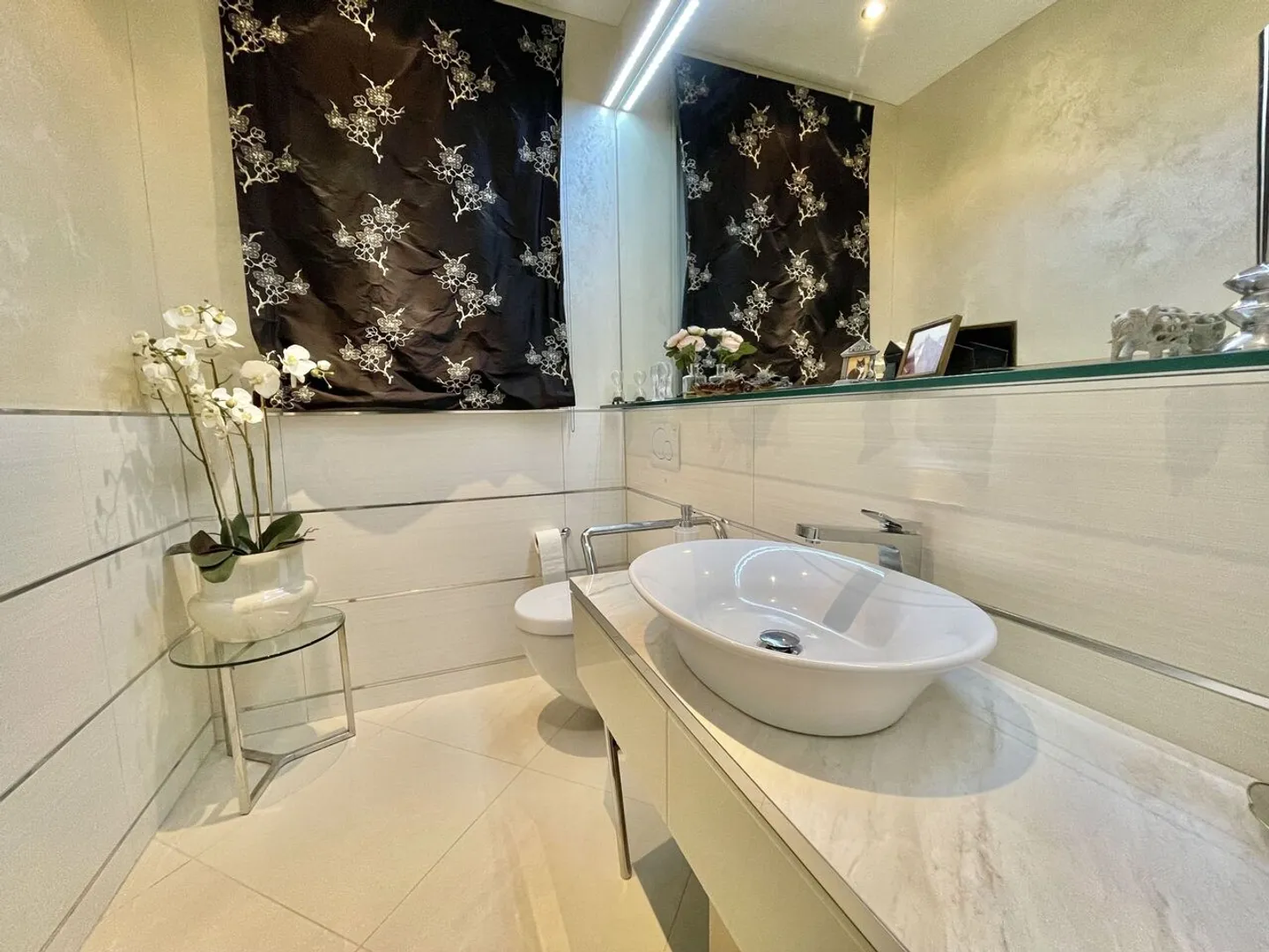 Uncertain Times: Your Safe Haven in the Heart of Switzerland - Photo 14 of 22