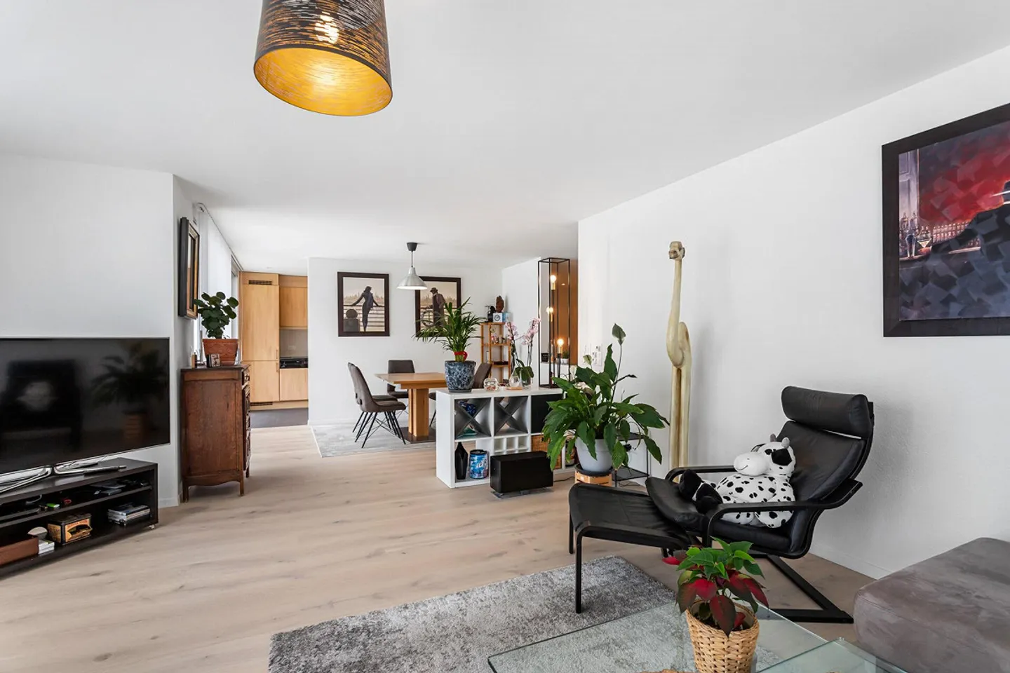 Sustainable Living: Large 4.5-Room Apartment with Minergie Standard - Photo 2 of 14