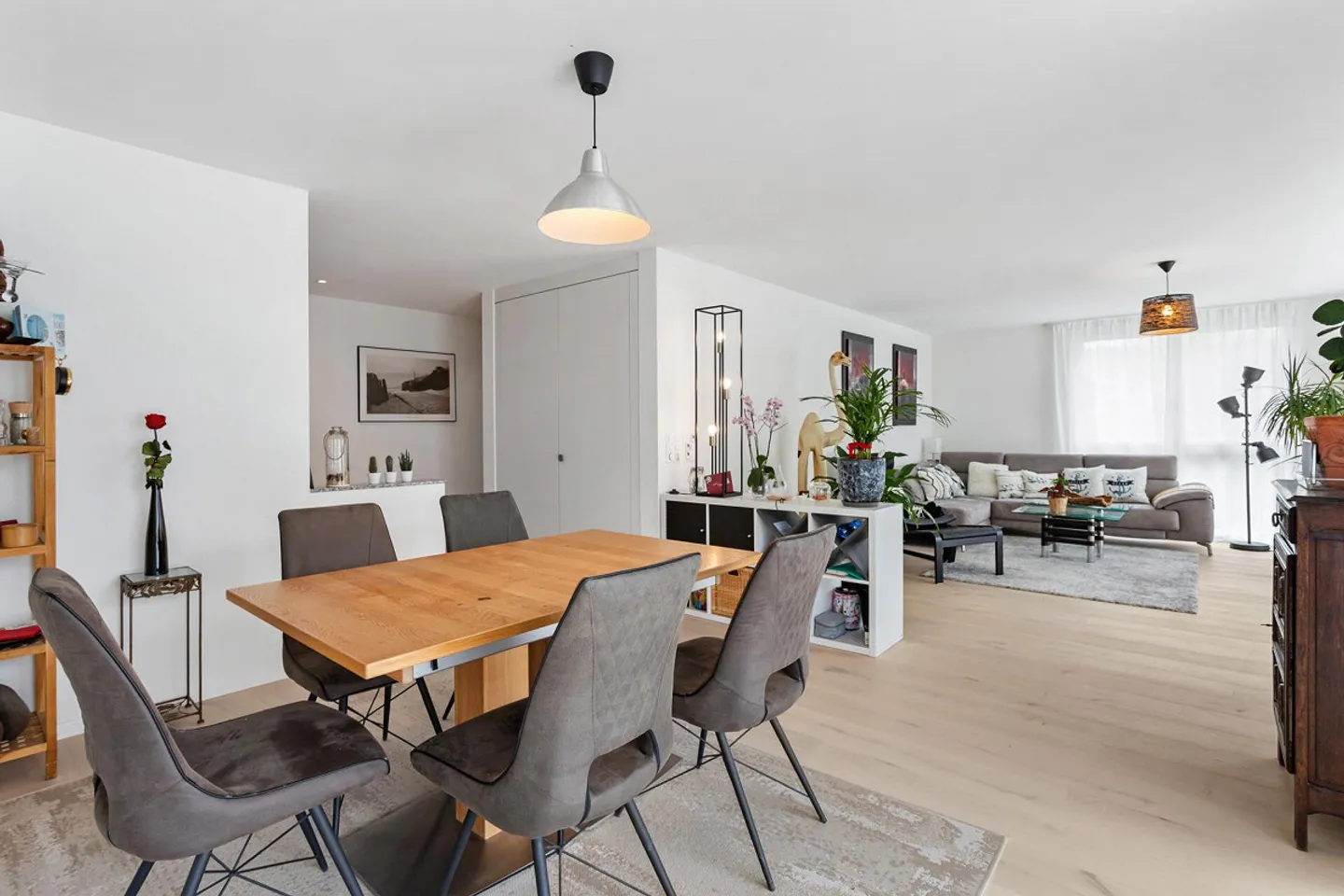 Sustainable Living: Large 4.5-Room Apartment with Minergie Standard - Photo 3 of 14