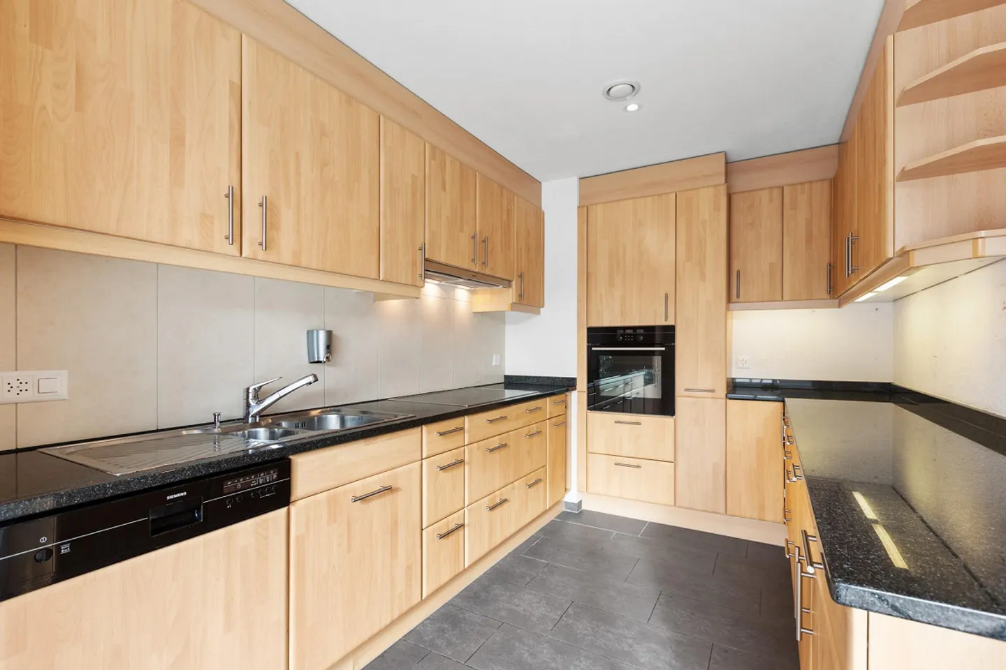 Sustainable Living: Large 4.5-Room Apartment with Minergie Standard - Photo 6 of 14