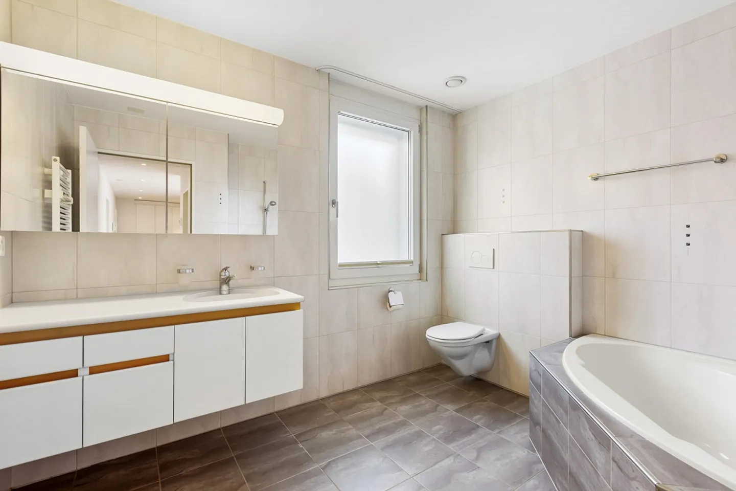 Sustainable Living: Large 4.5-Room Apartment with Minergie Standard - Photo 11 of 14