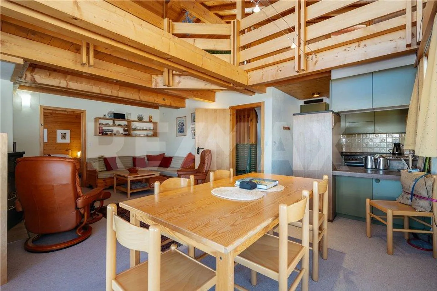 Chalet de vacances situé au pied des pistes de ski avec 4,5 chambres et un appartement supplémentaire de 1,5 chambre - Photo 5 sur 13