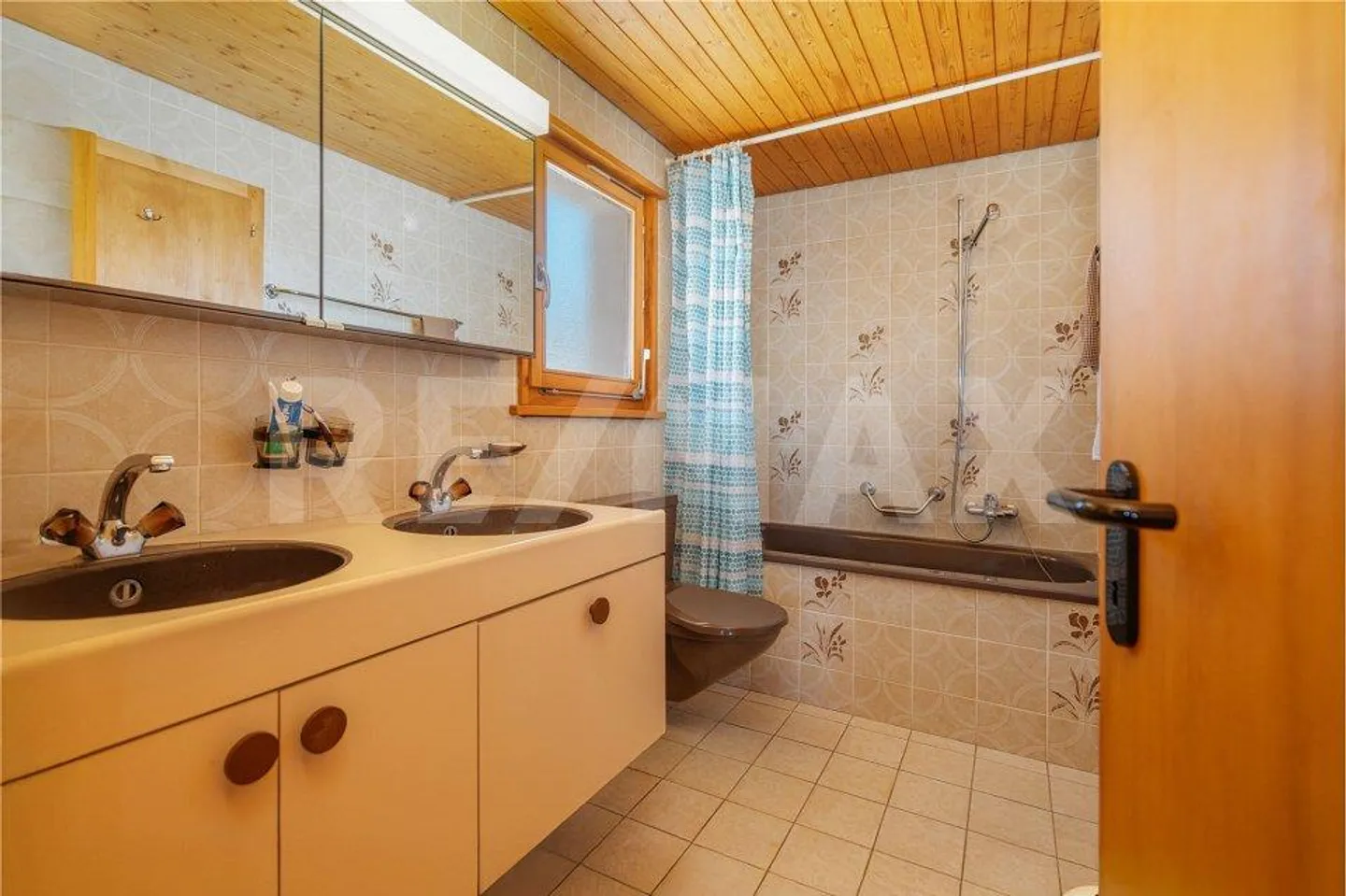 Chalet de vacances situé au pied des pistes de ski avec 4,5 chambres et un appartement supplémentaire de 1,5 chambre - Photo 8 sur 13