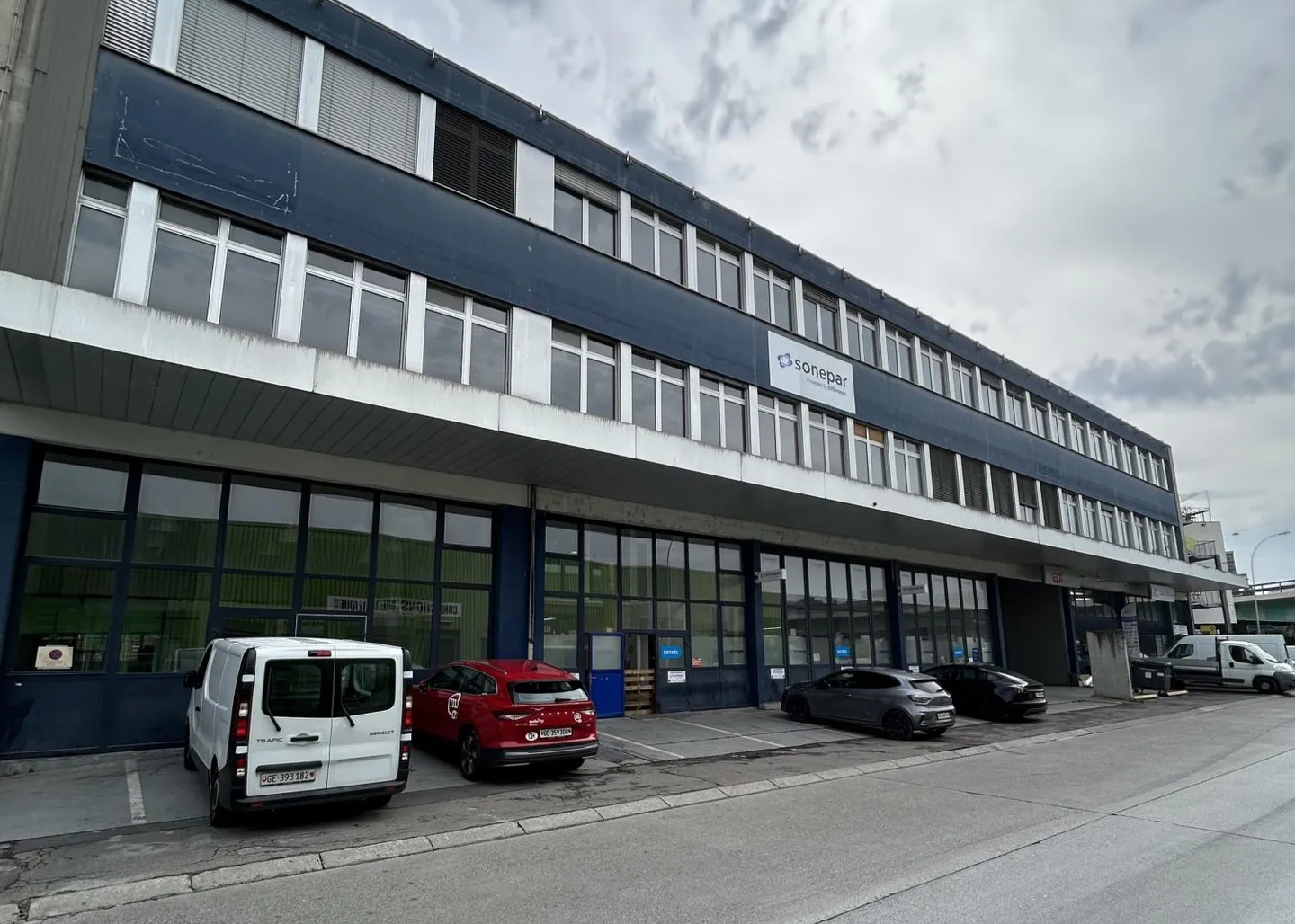Espaces industriels/bureaux à louer - Carouge (quartier du stade) - À partir de 103 m2 - Photo 1 sur 10