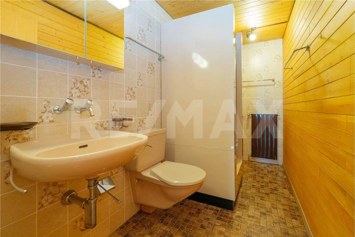 Chalet de vacances situé au pied des pistes de ski avec 4,5 chambres et un appartement supplémentaire de 1,5 chambre - Photo 13 sur 13