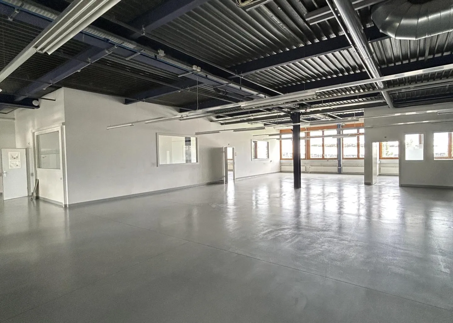 Espaces industriels/bureaux à louer - Carouge (quartier du stade) - À partir de 103 m2 - Photo 3 sur 10