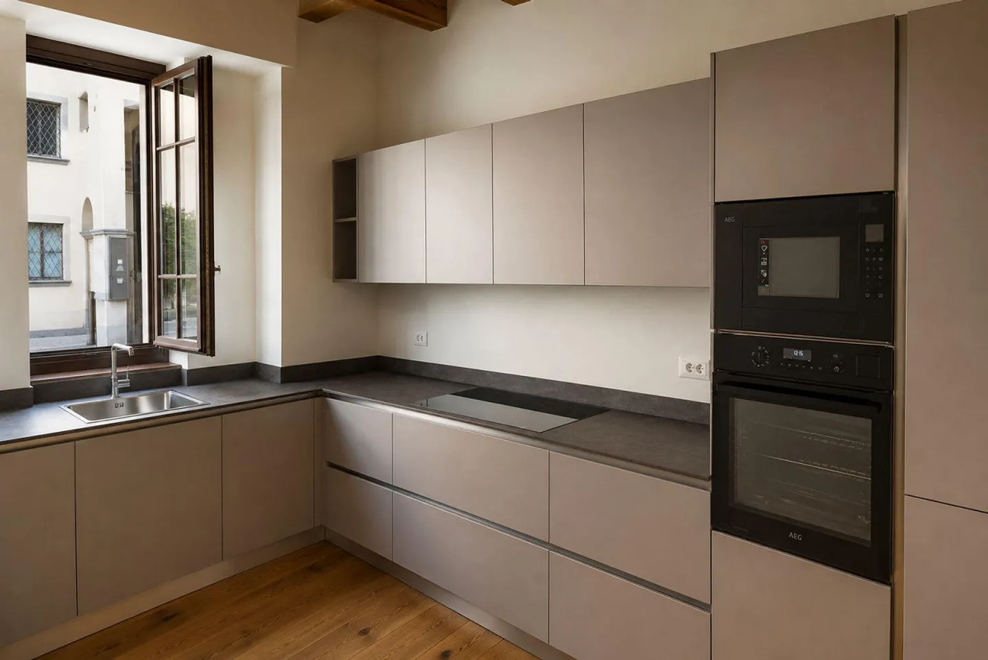 Fully Renovated Village House, 6.5 Rooms – Cassina d'Agno - Photo 3 of 22