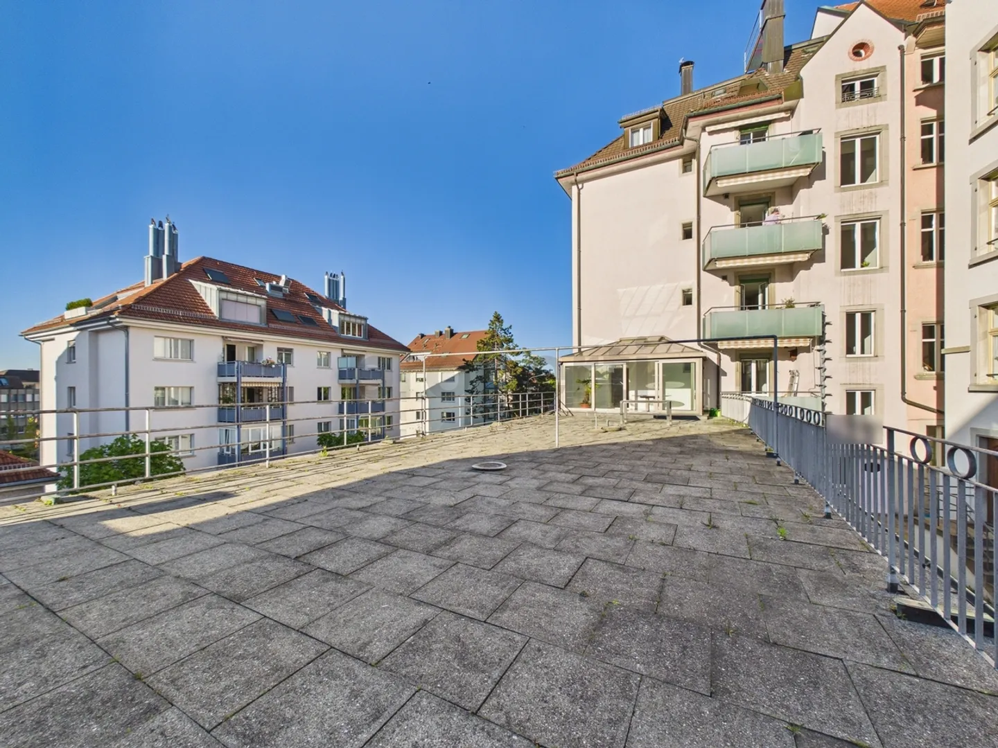 Appartamento di 4.5 locali situato in posizione centrale con terrazza di 200 m2 + giardino d'inverno di 18 m2 a San Gallo - Foto 10 di 13