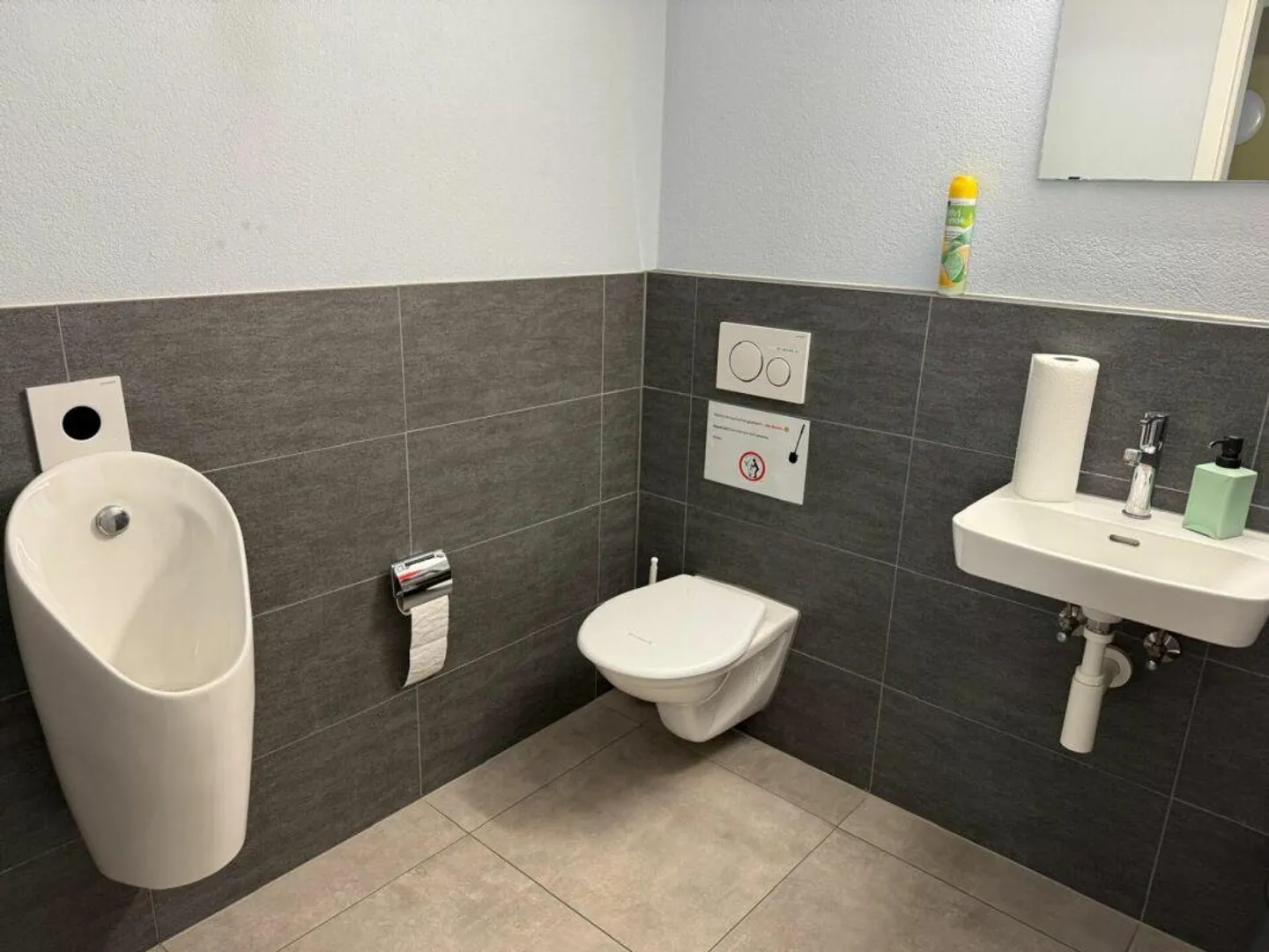 Proprietà commerciale con uffici e magazzino - Foto 5 di 18