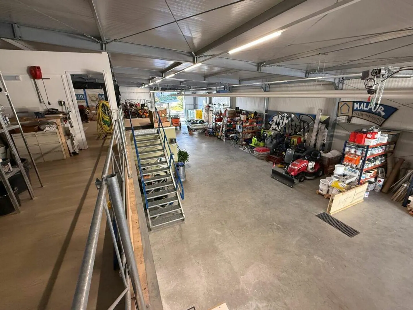 Proprietà commerciale con uffici e magazzino - Foto 15 di 18