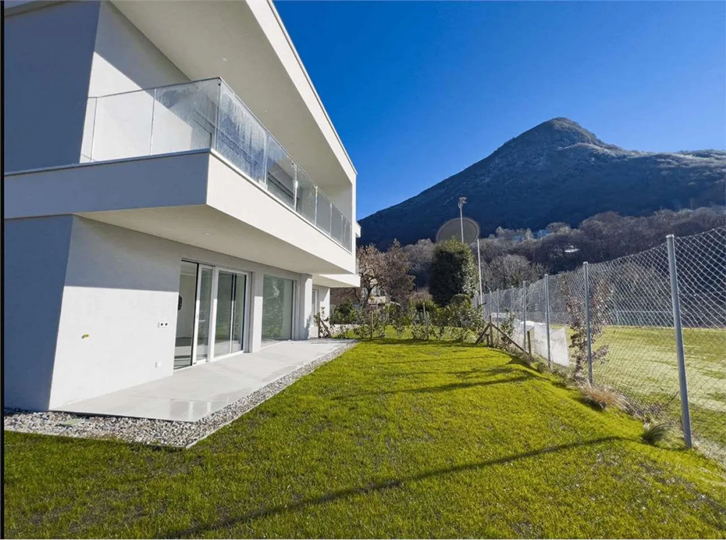 Nouvelle maison jumelée dans le vert - Photo 2 sur 13