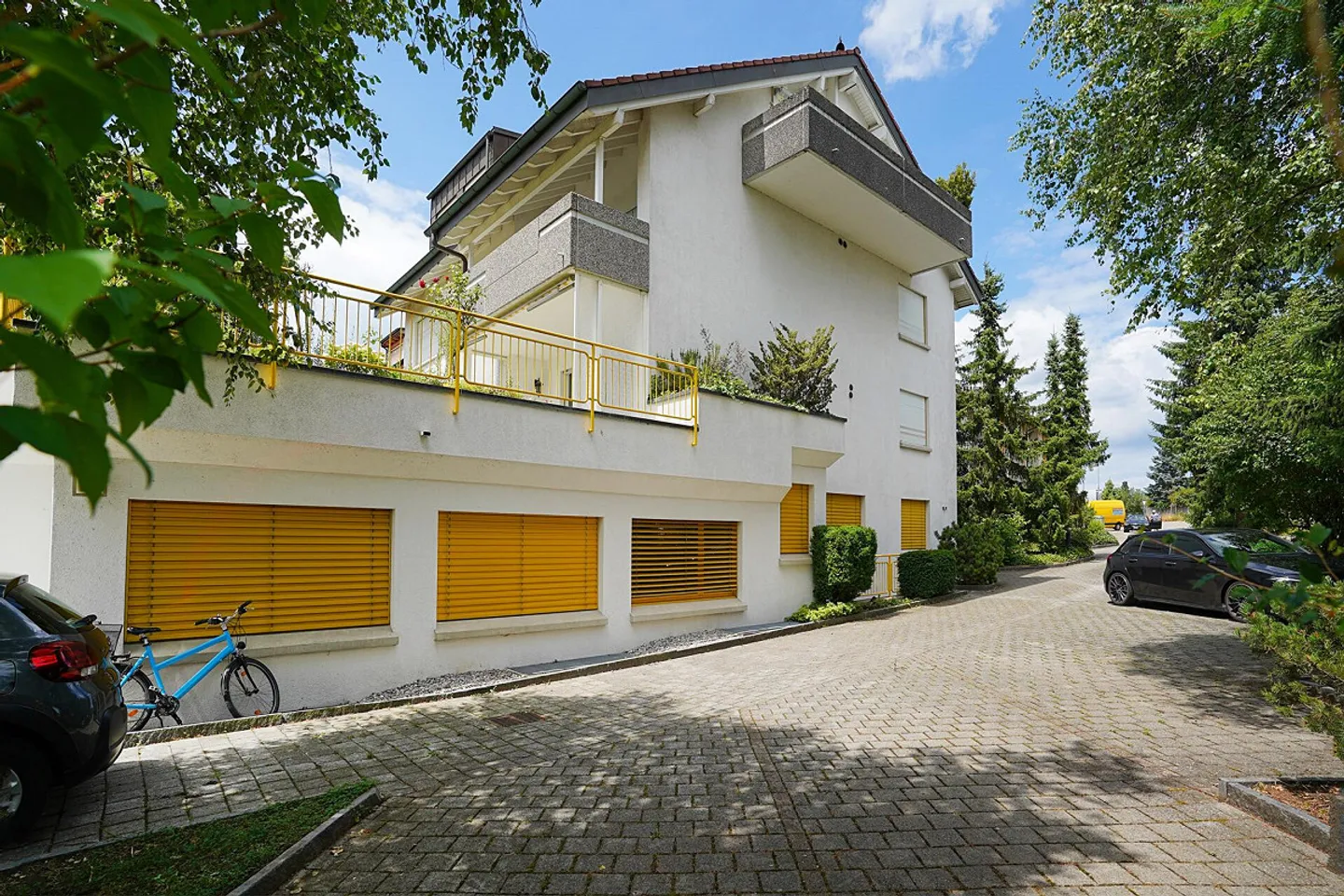 Attractive Commercial Space in Berikon – Ideal for Investors & Self-Users - Photo 2 of 10