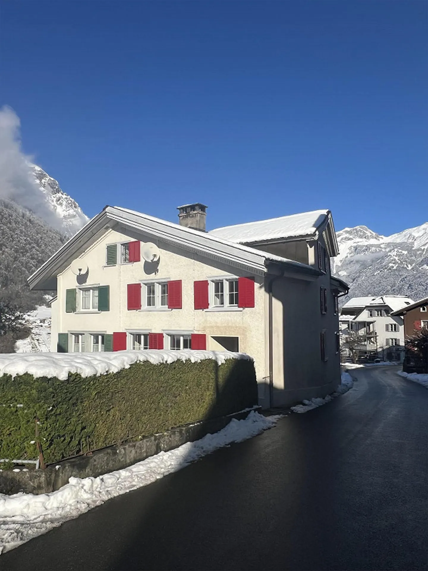 Spacious 5 ½ Room House for Rent in Haslen - Photo 1 of 15