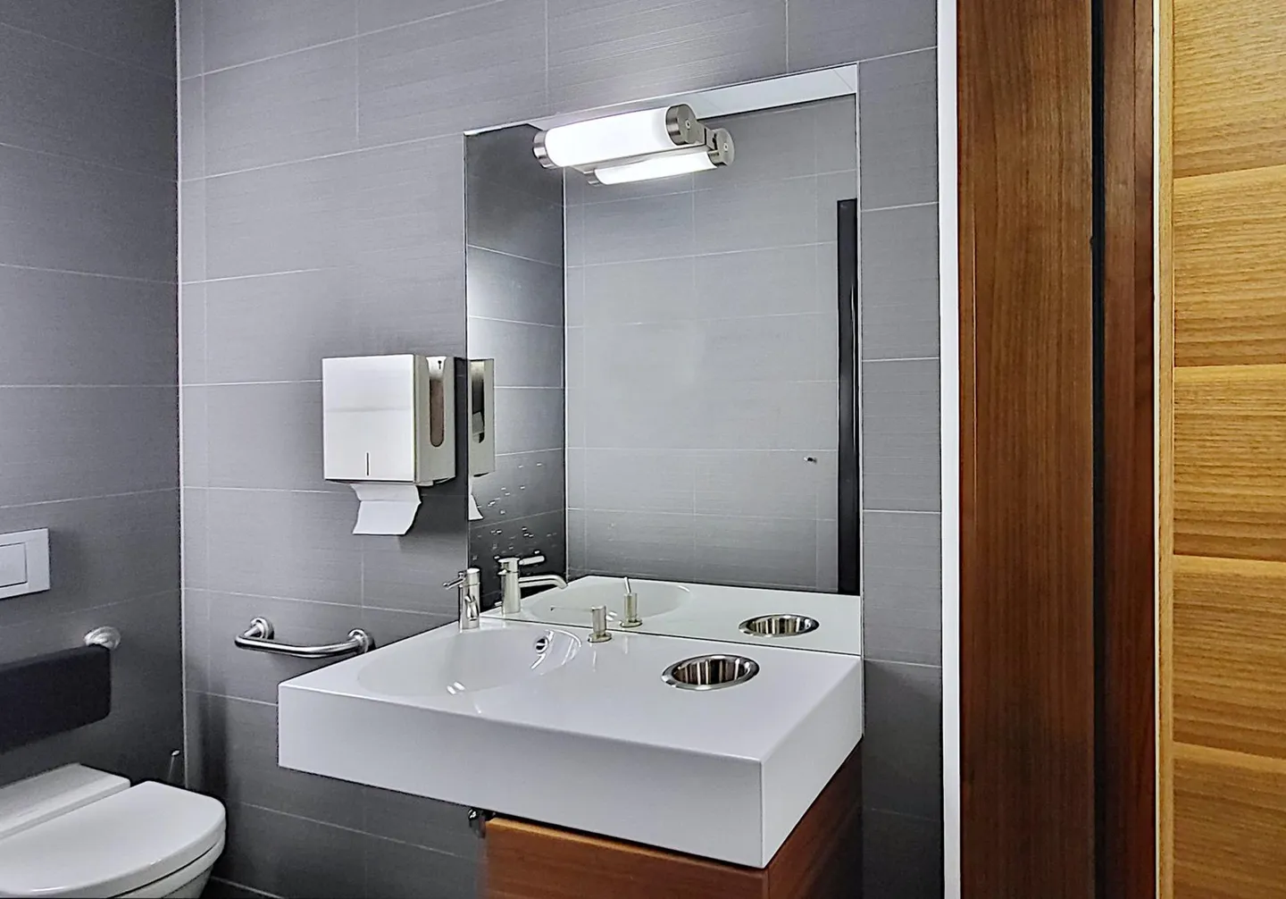 Immeuble mixte à louer - Photo 2 sur 3