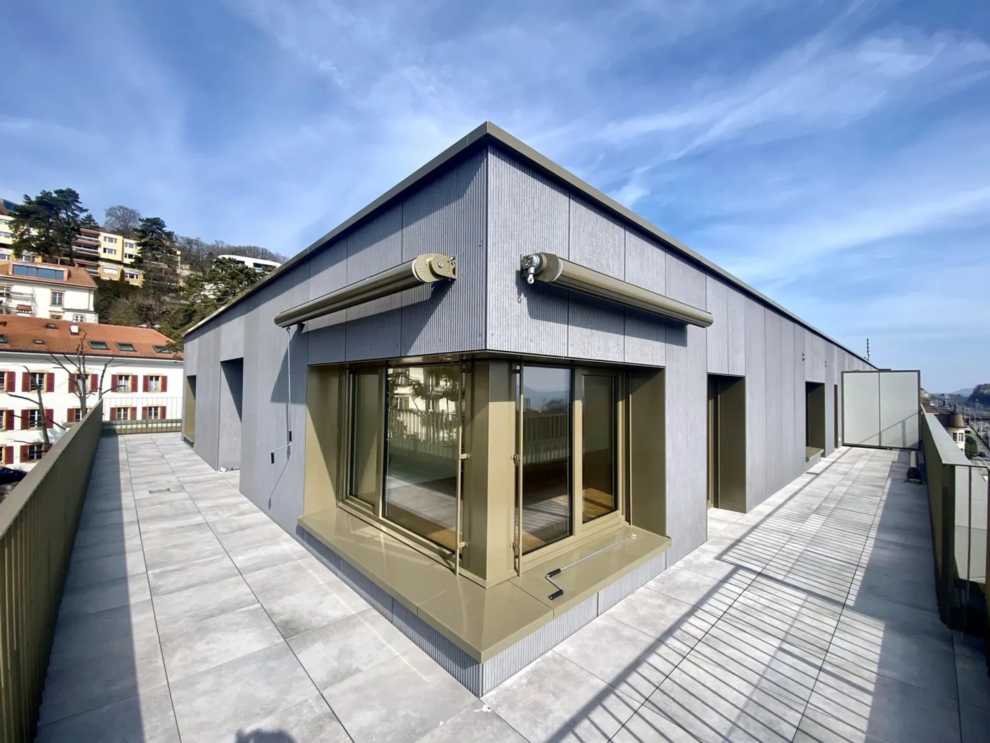 Stunning penthouse with panoramic lake view - Photo 9 of 10