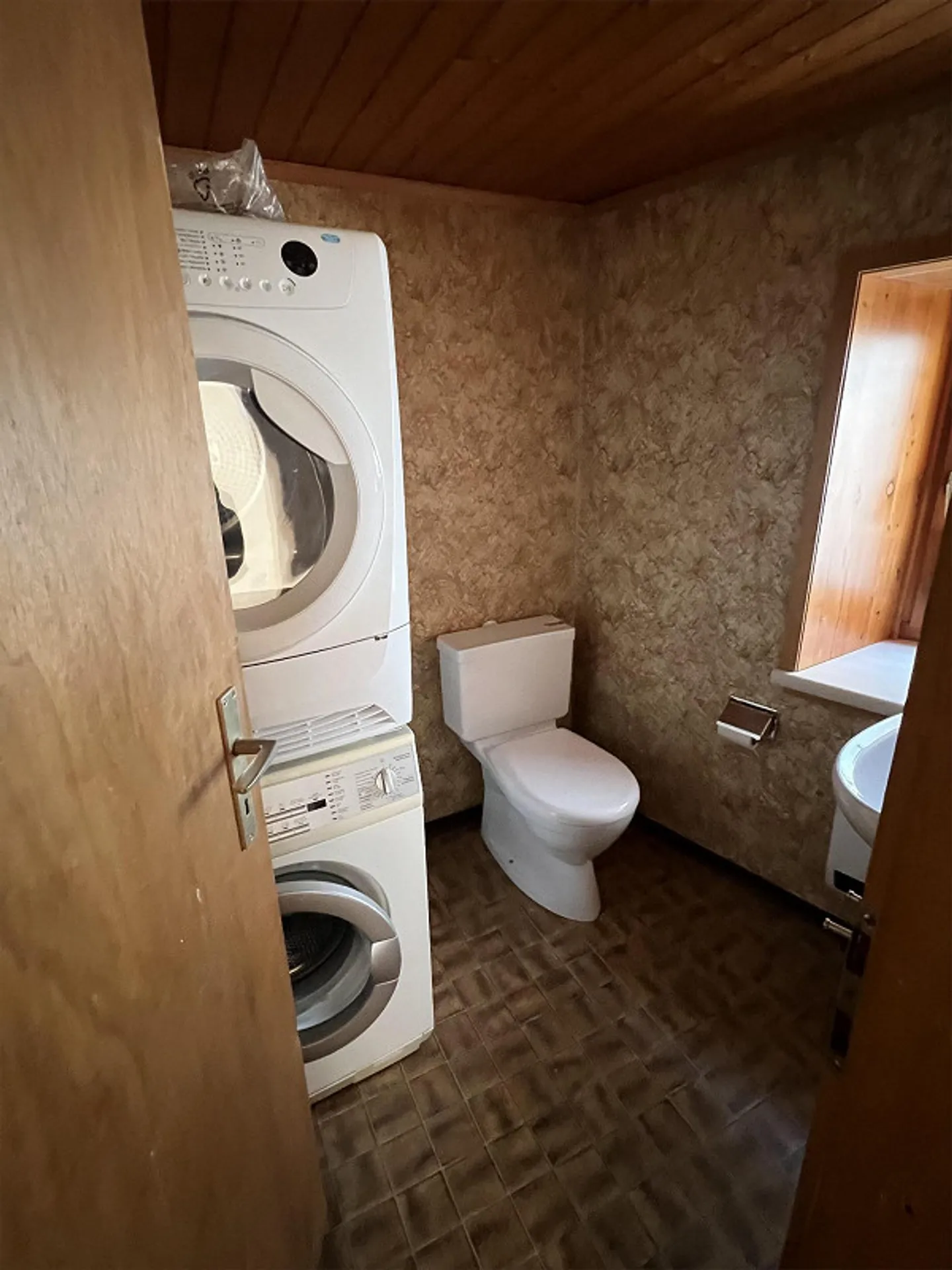 Spacious 5 ½ Room House for Rent in Haslen - Photo 10 of 15