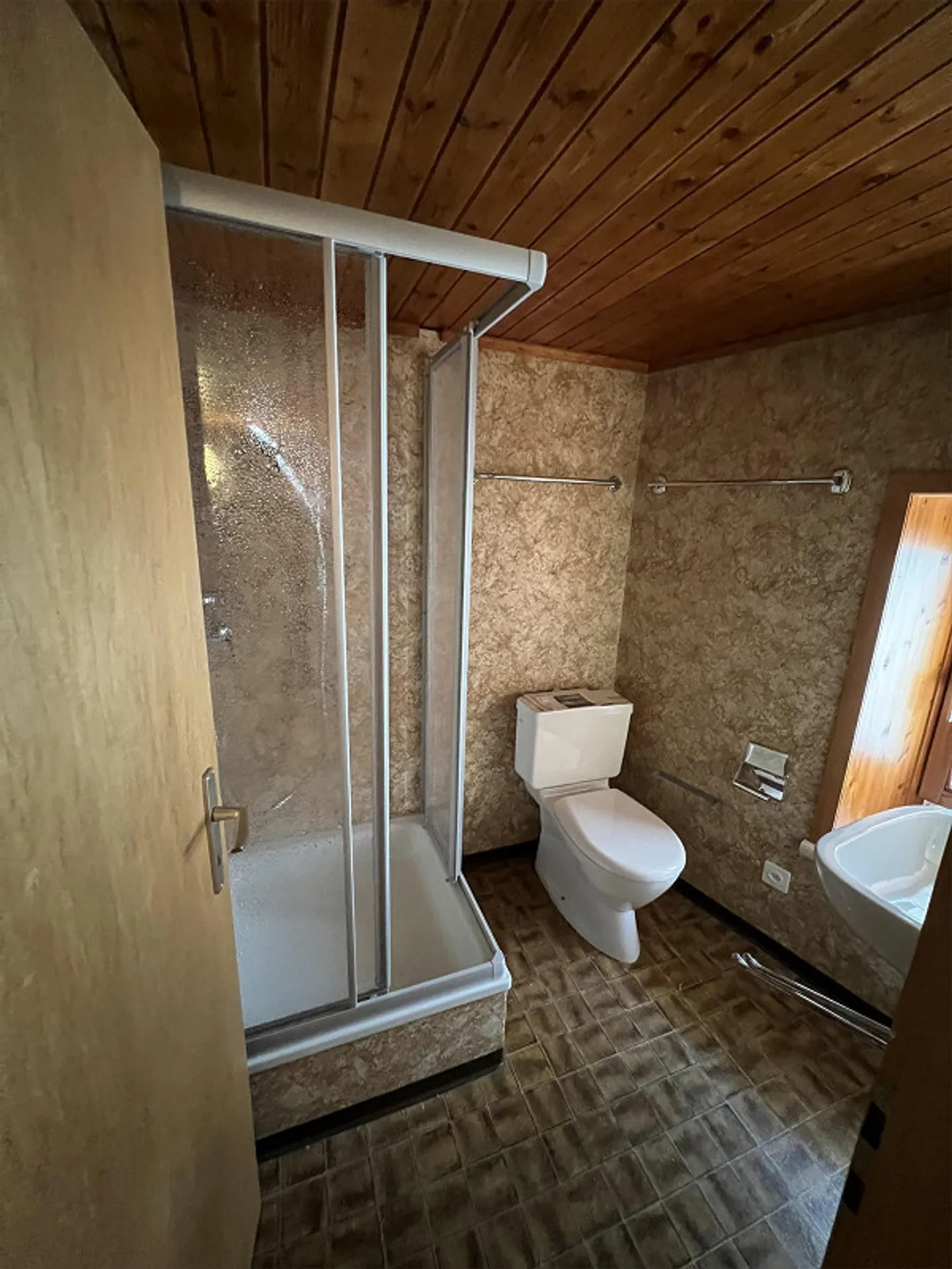 Spacious 5 ½ Room House for Rent in Haslen - Photo 11 of 15