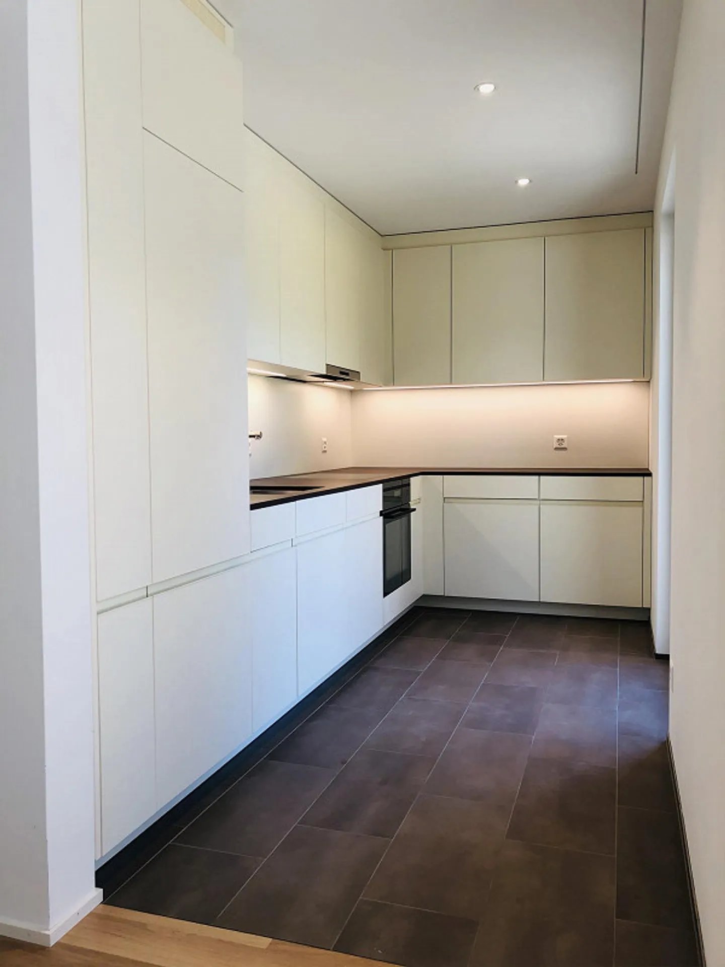 Nouvelle construction (2020) : appartement de jardin moderne sur Bruderholz - Photo 5 sur 10