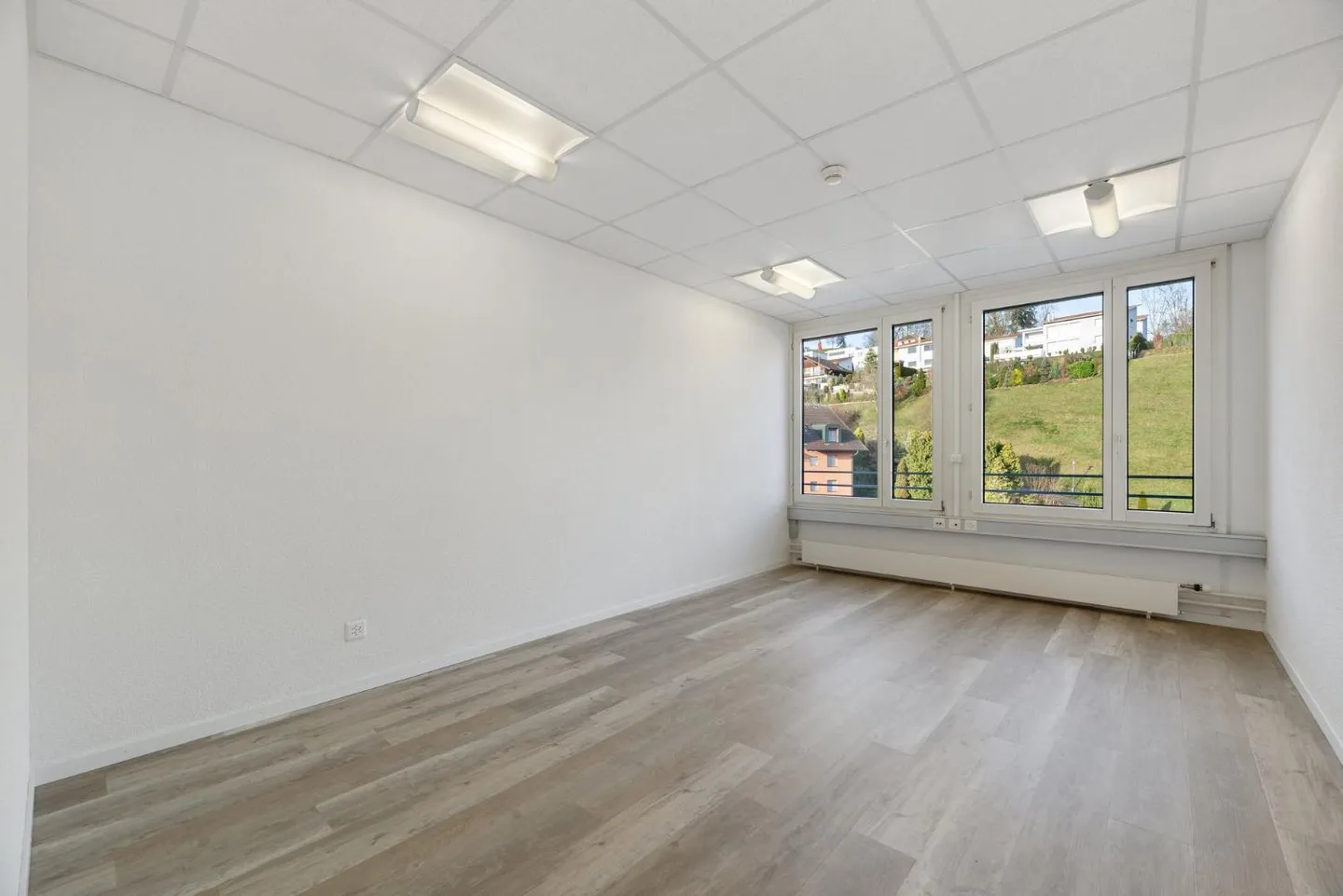 Realize Your Professional Dream - Business Center Willisau! - Photo 5 of 7