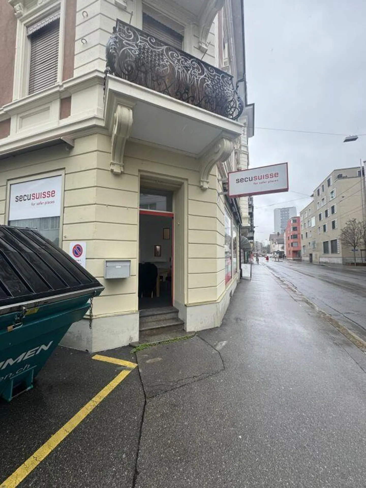 Surface commerciale à louer dans un emplacement de choix à Bienne - Photo 1 sur 11