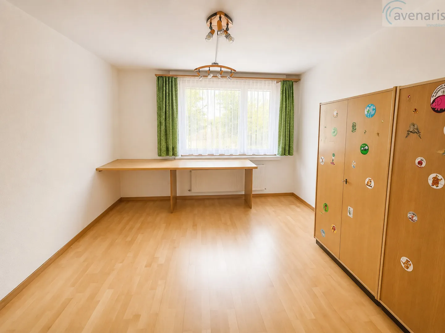 Spacious Family Home with Garden - Photo 6 of 18