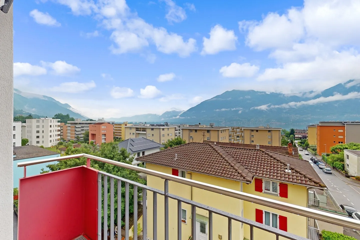 Appartamento con balcone al lago - Foto 2 di 9