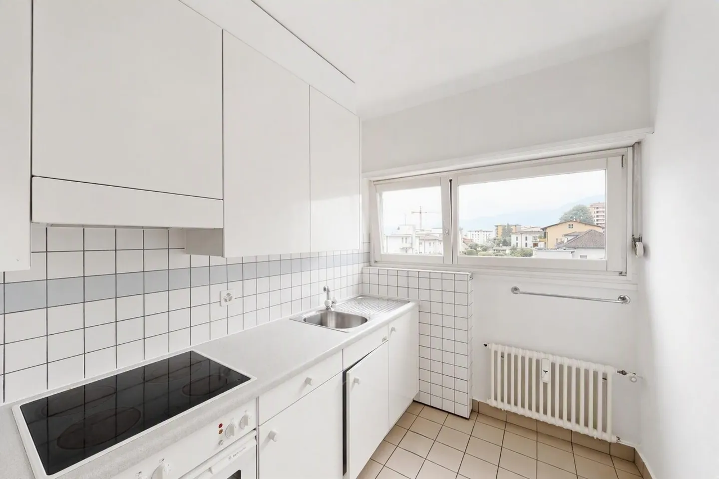 Appartamento con balcone al lago - Foto 3 di 9