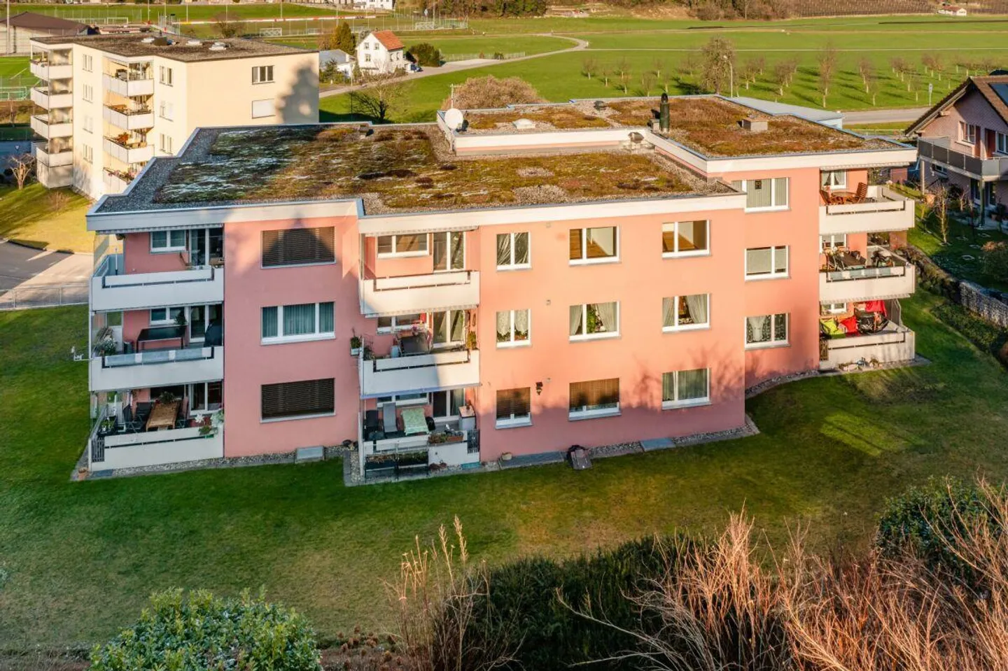Attenzione investitori: Pacchetto di rendimento con quattro appartamenti completamente affittati a Staad - Foto 4 di 9