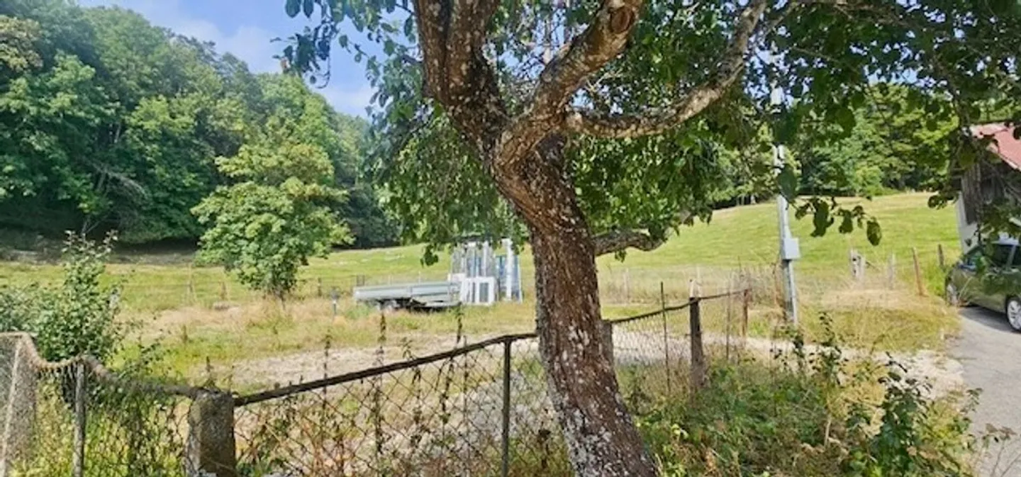 Exklusiv: 5-Zimmer-Reihenhaus zu renovieren - idyllische Lage am Château de Sainte-Croix - Foto 3 von 12