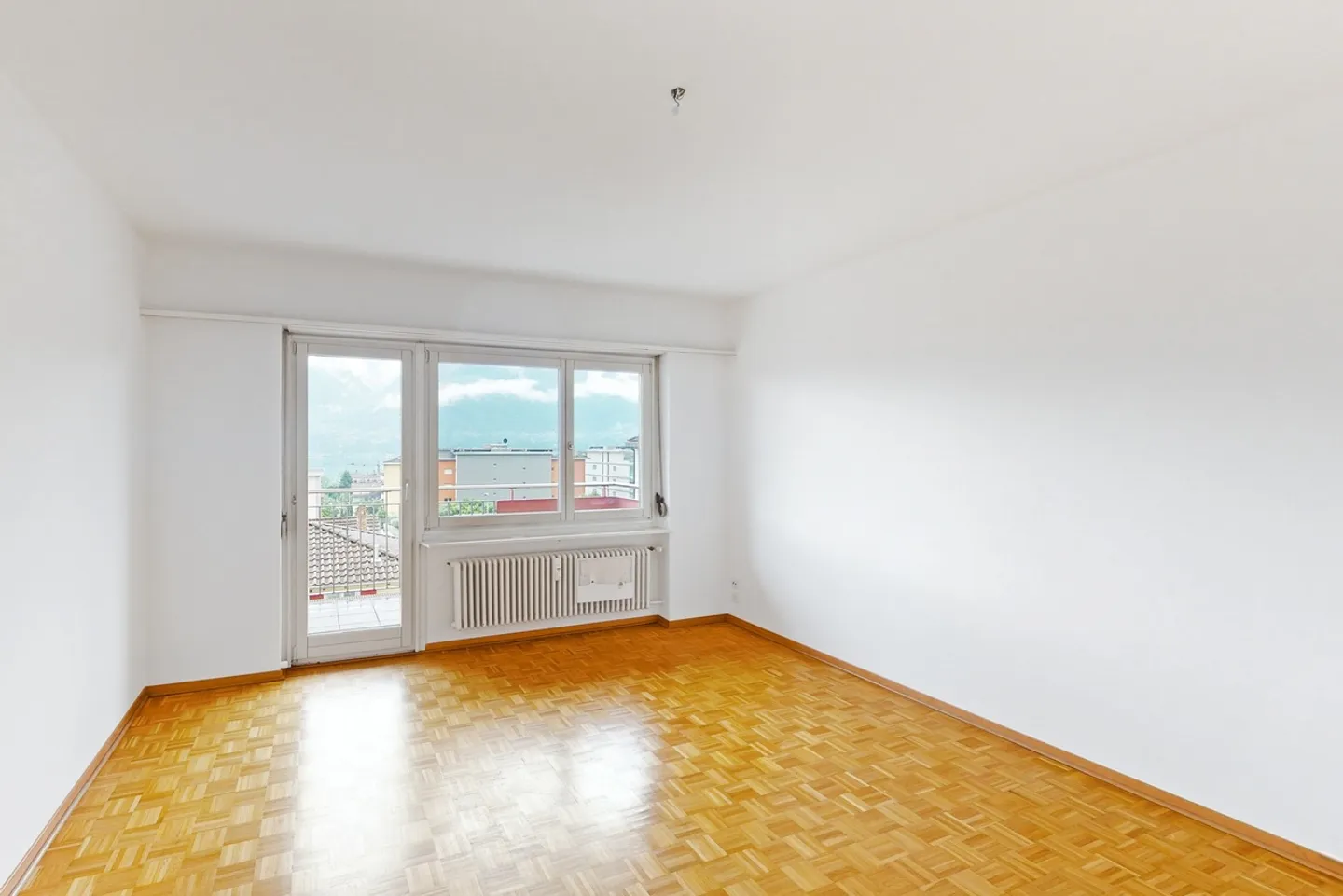 Appartamento con balcone al lago - Foto 6 di 9